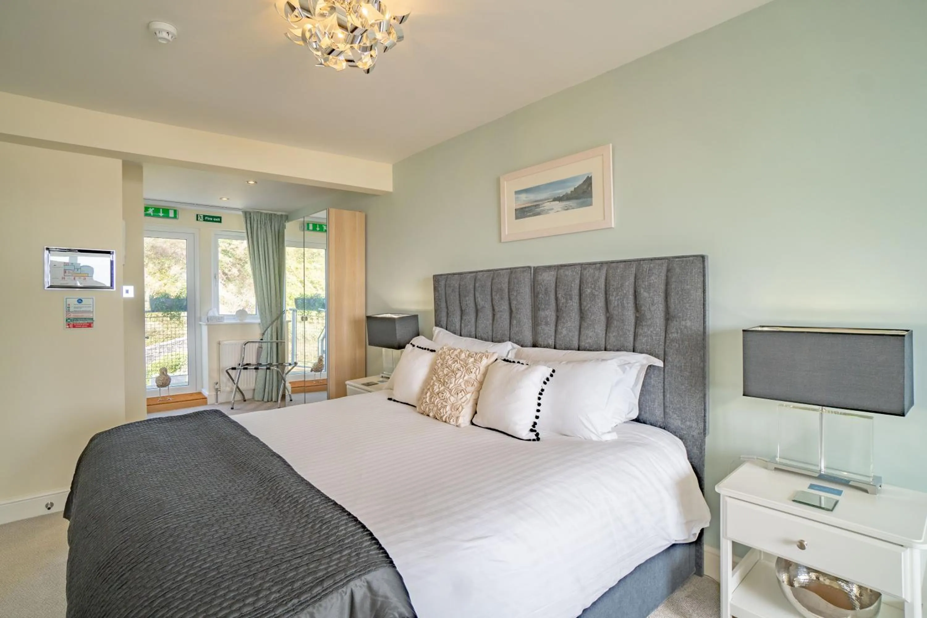 Photo of the whole room, Bed in Awel y Mor