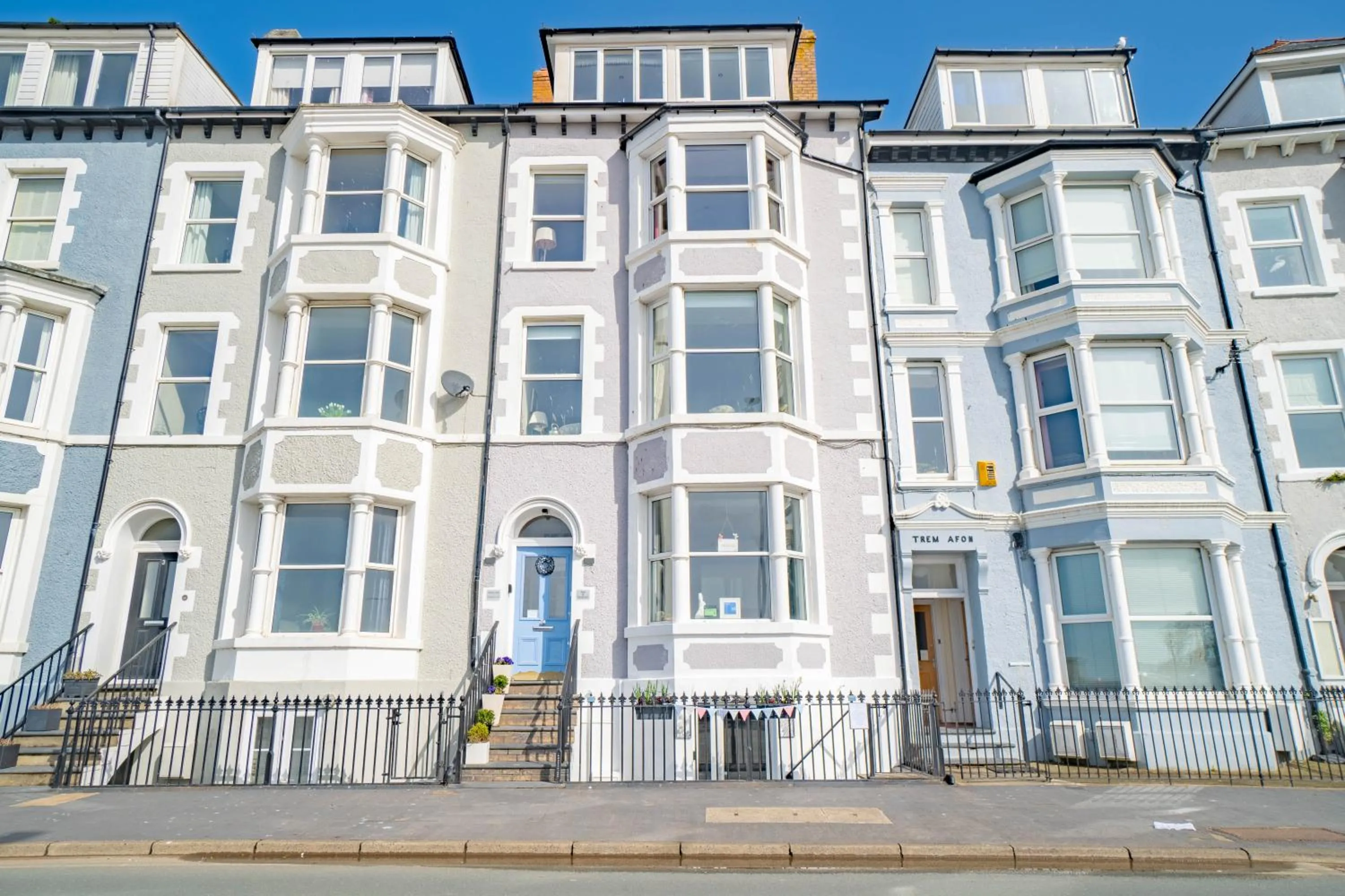 Property building in Awel y Mor