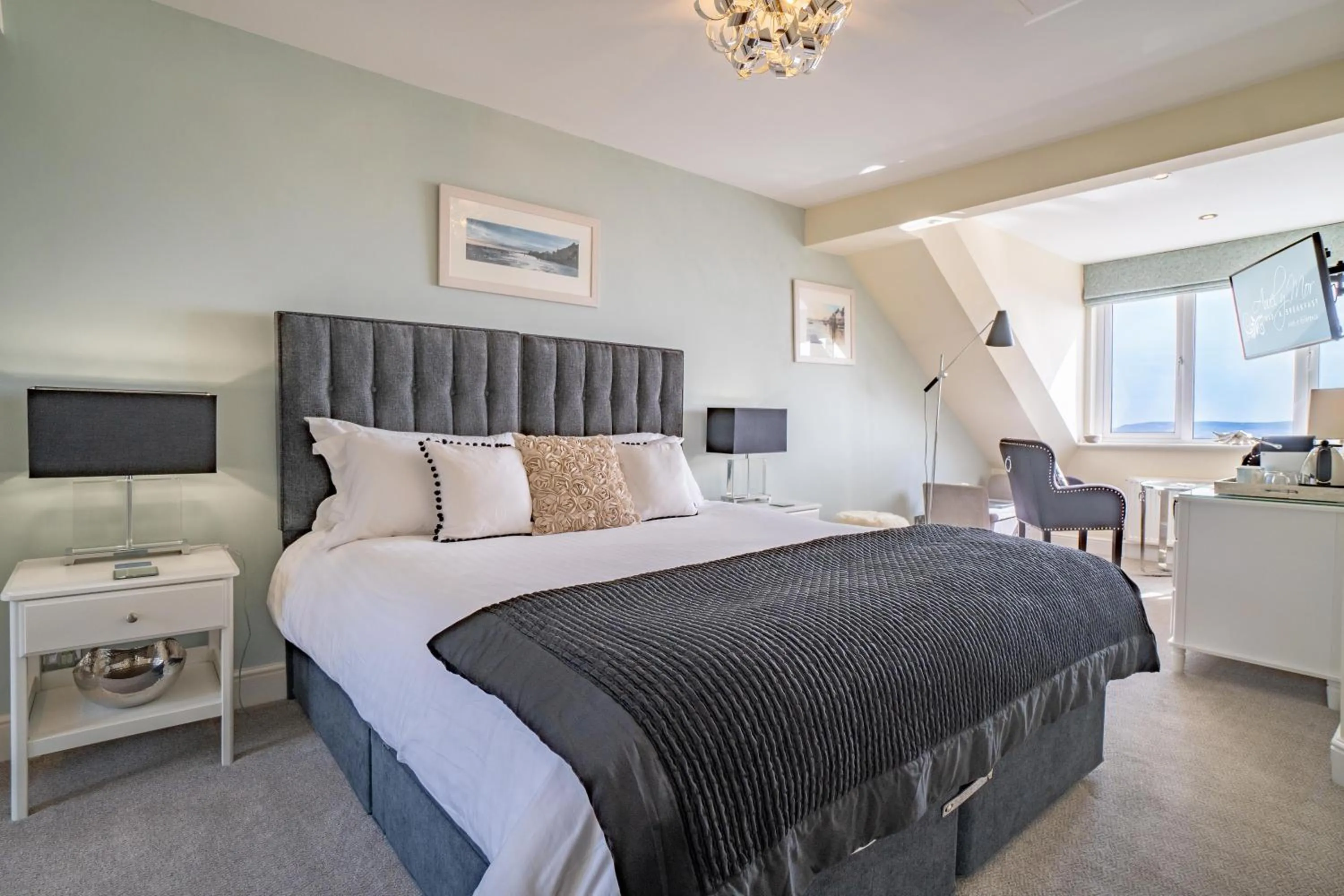 Photo of the whole room, Bed in Awel y Mor