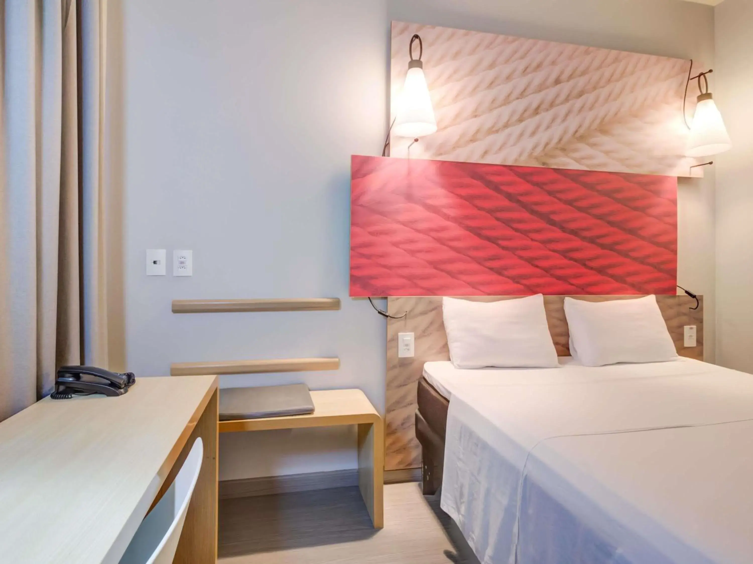 Bedroom, Bed in ibis Paranagua Bedroom, Bed in ibis Paranagua