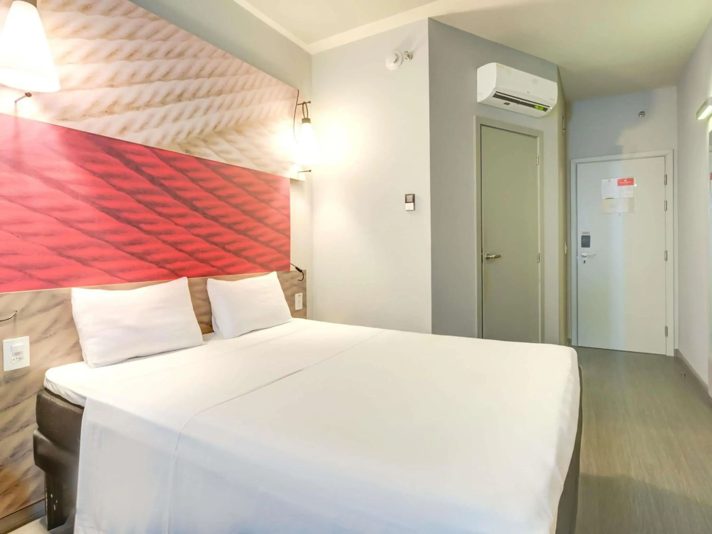 Bedroom, Bed in ibis Paranagua Bedroom, Bed in ibis Paranagua