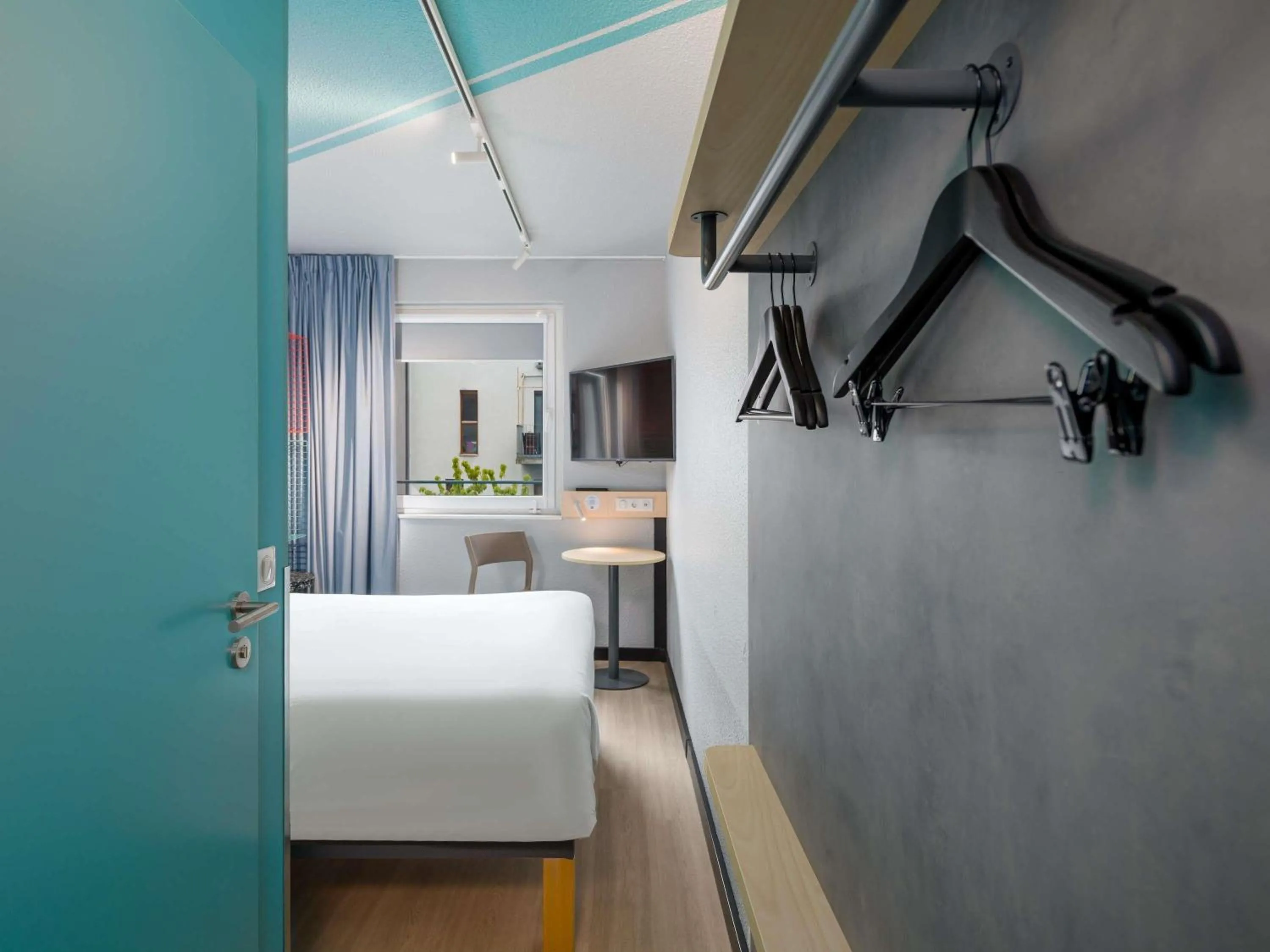 Bedroom, Bed in ibis budget Hamburg St Pauli Messe - neu renoviert