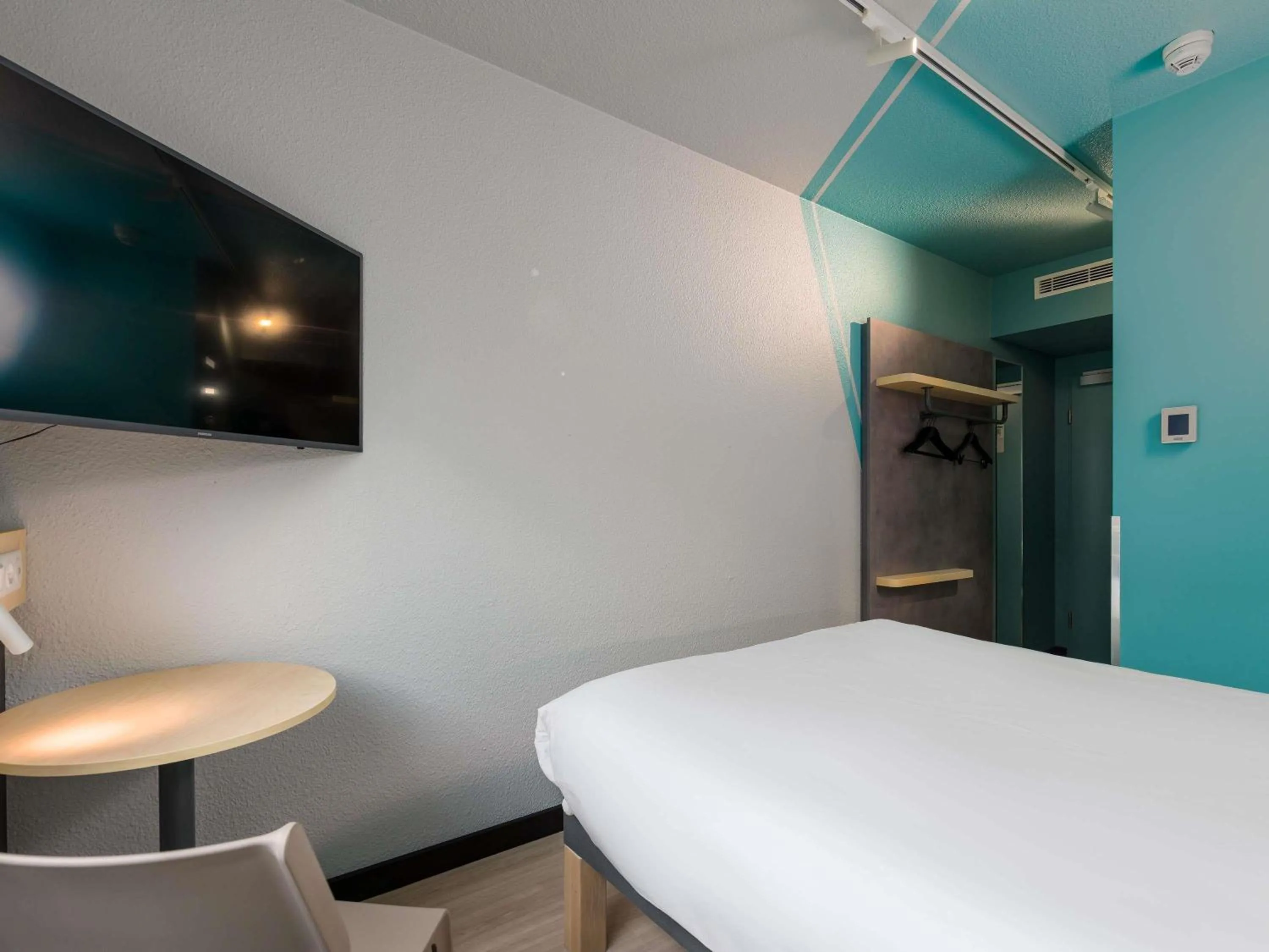 Bedroom, Bed in ibis budget Hamburg St Pauli Messe - neu renoviert