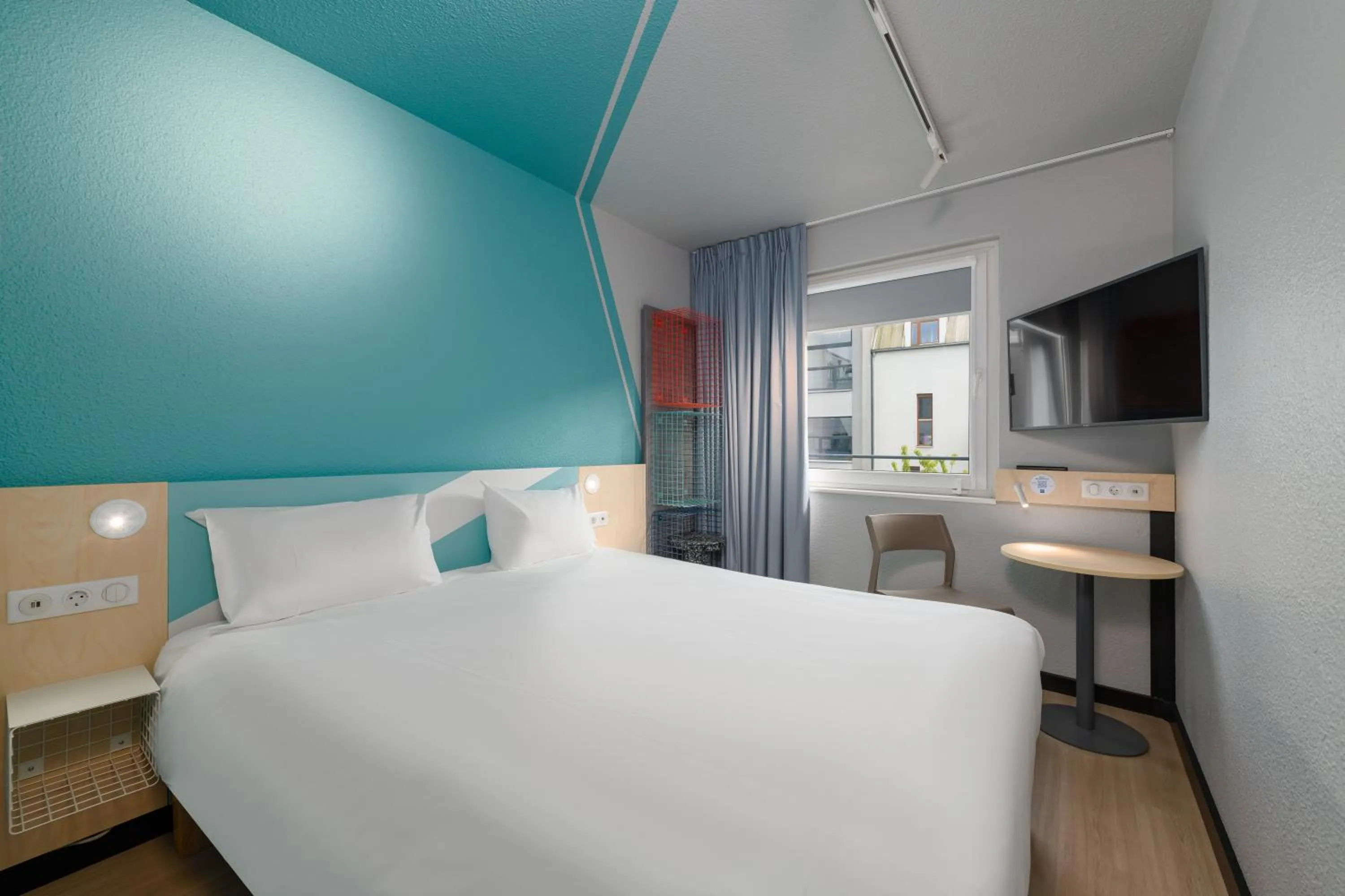 Photo of the whole room, Bed in ibis budget Hamburg St Pauli Messe - neu renoviert