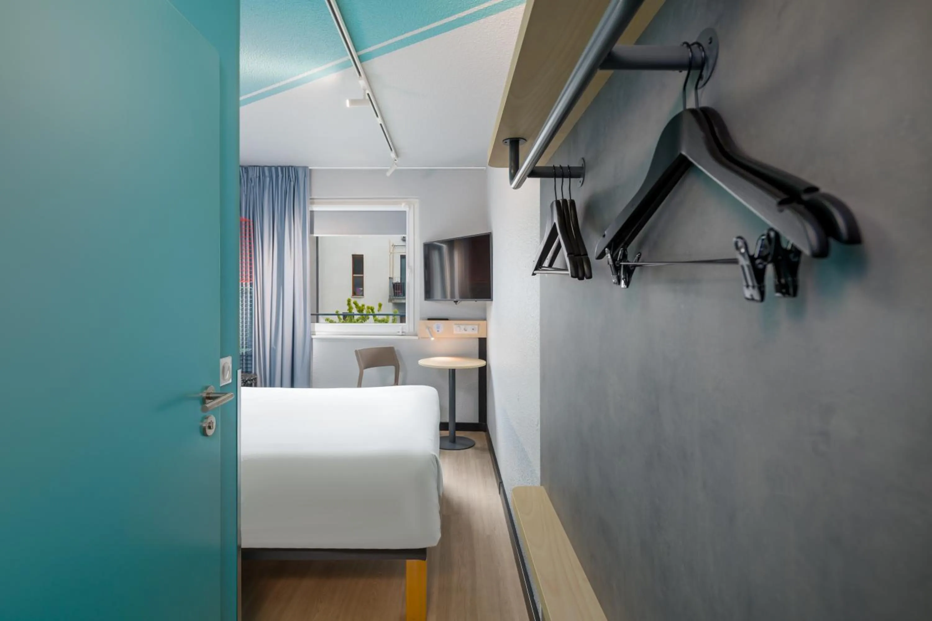 Photo of the whole room, Bed in ibis budget Hamburg St Pauli Messe - neu renoviert