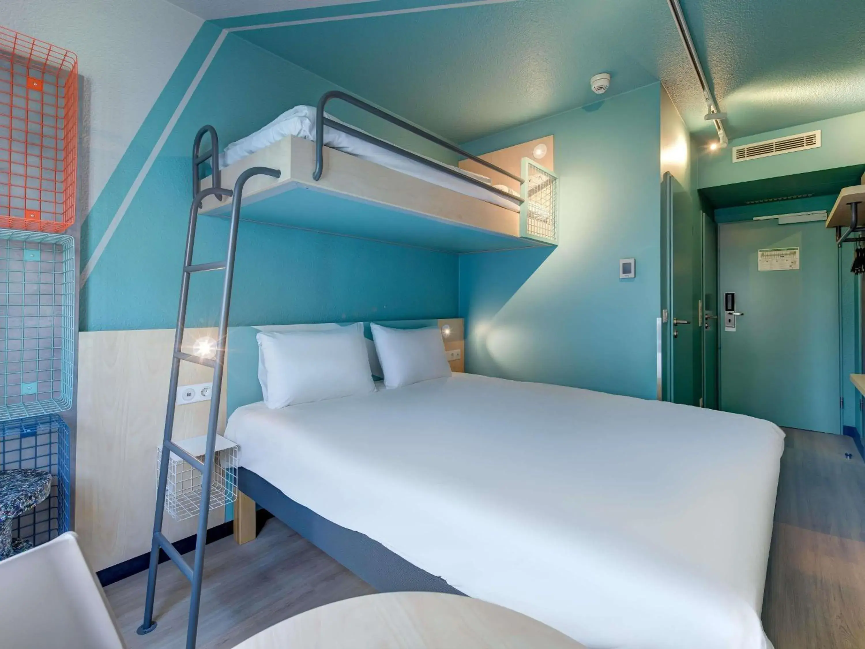 Property building, Bed in ibis budget Hamburg St Pauli Messe - neu renoviert Property building, Bed in ibis budget Hamburg St Pauli Messe - neu renoviert