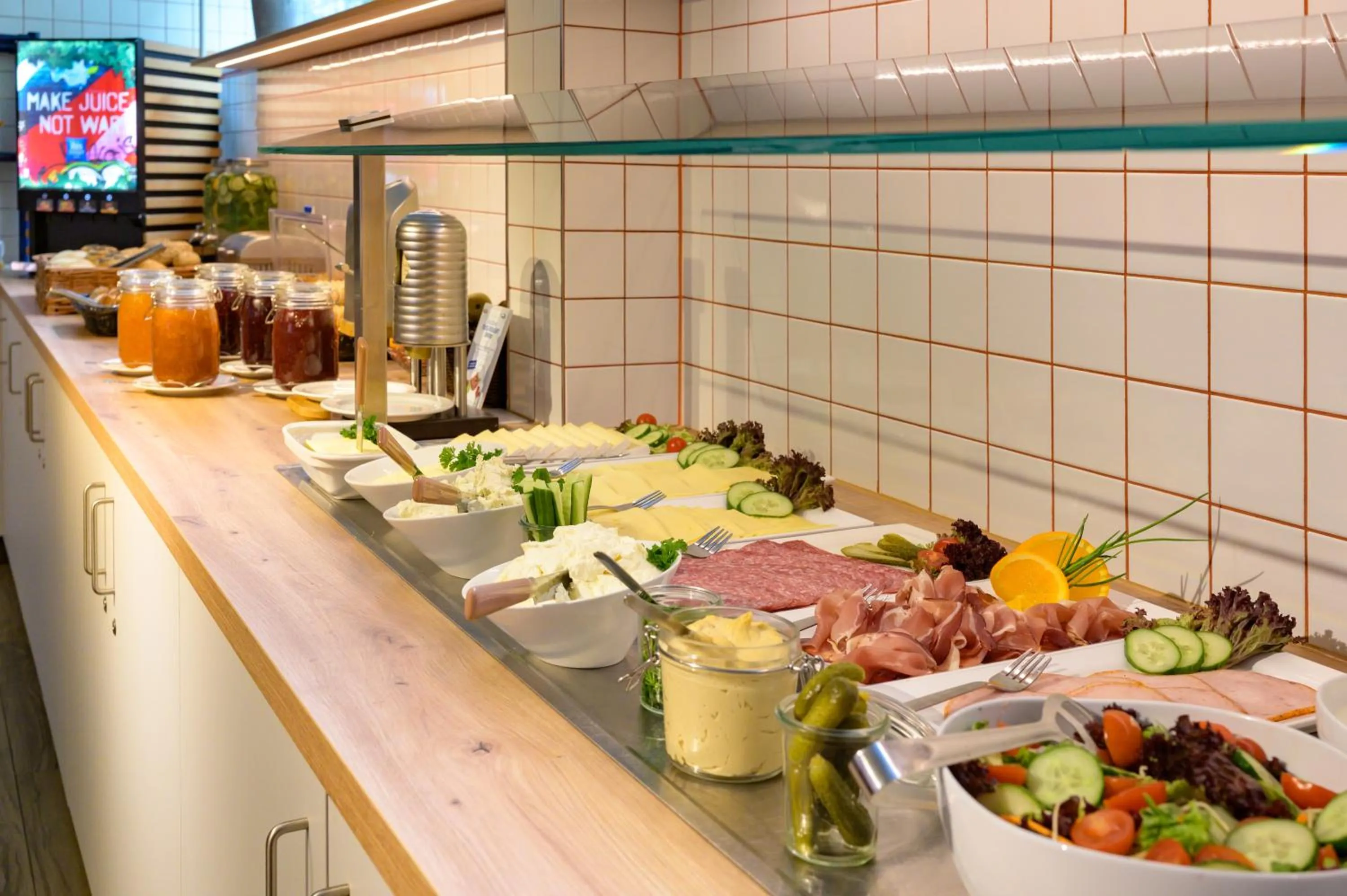 Buffet breakfast in ibis budget Hamburg St Pauli Messe - neu renoviert