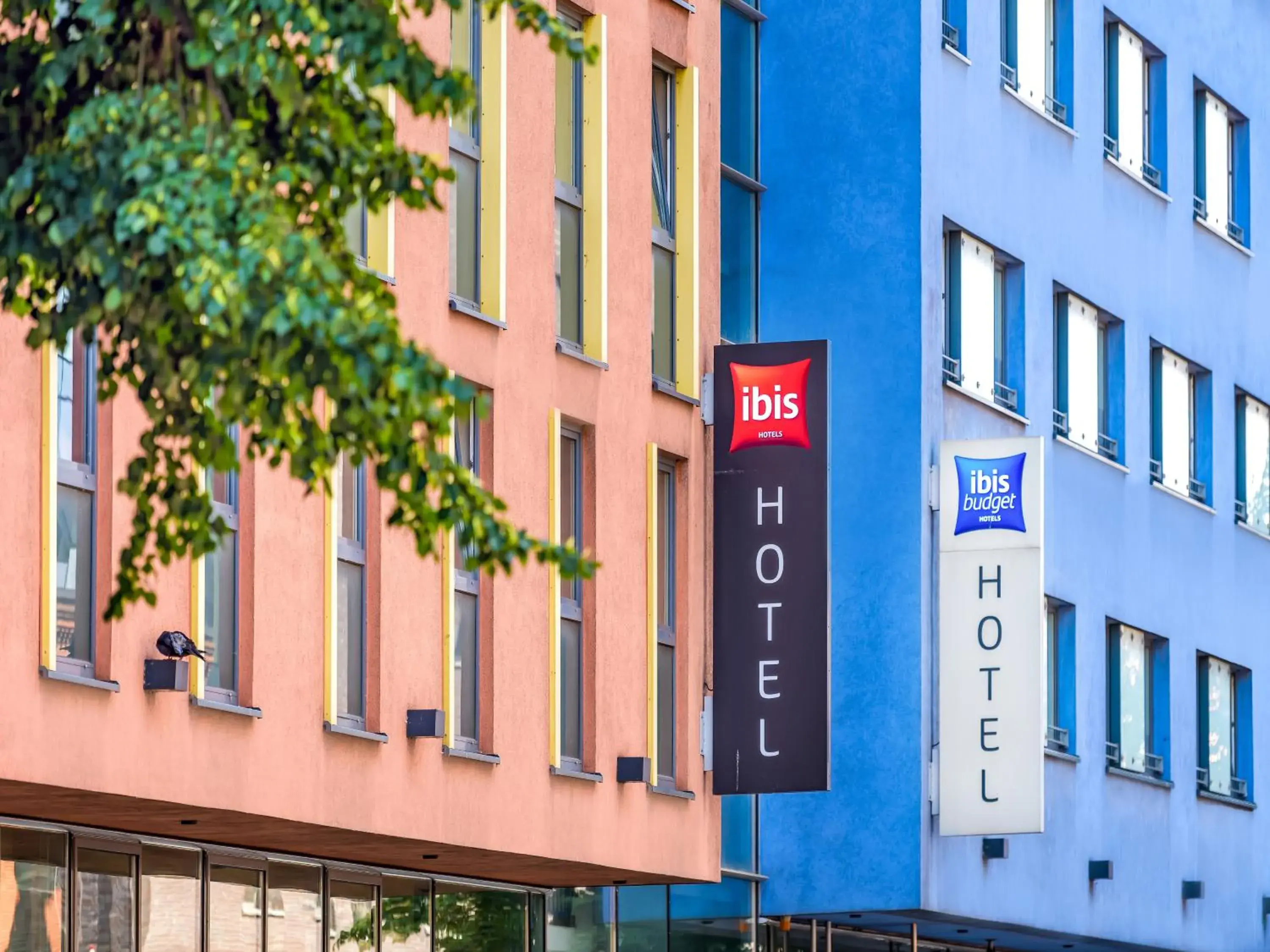 Facade/entrance in ibis budget Hamburg St Pauli Messe - neu renoviert Facade/entrance in ibis budget Hamburg St Pauli Messe - neu renoviert