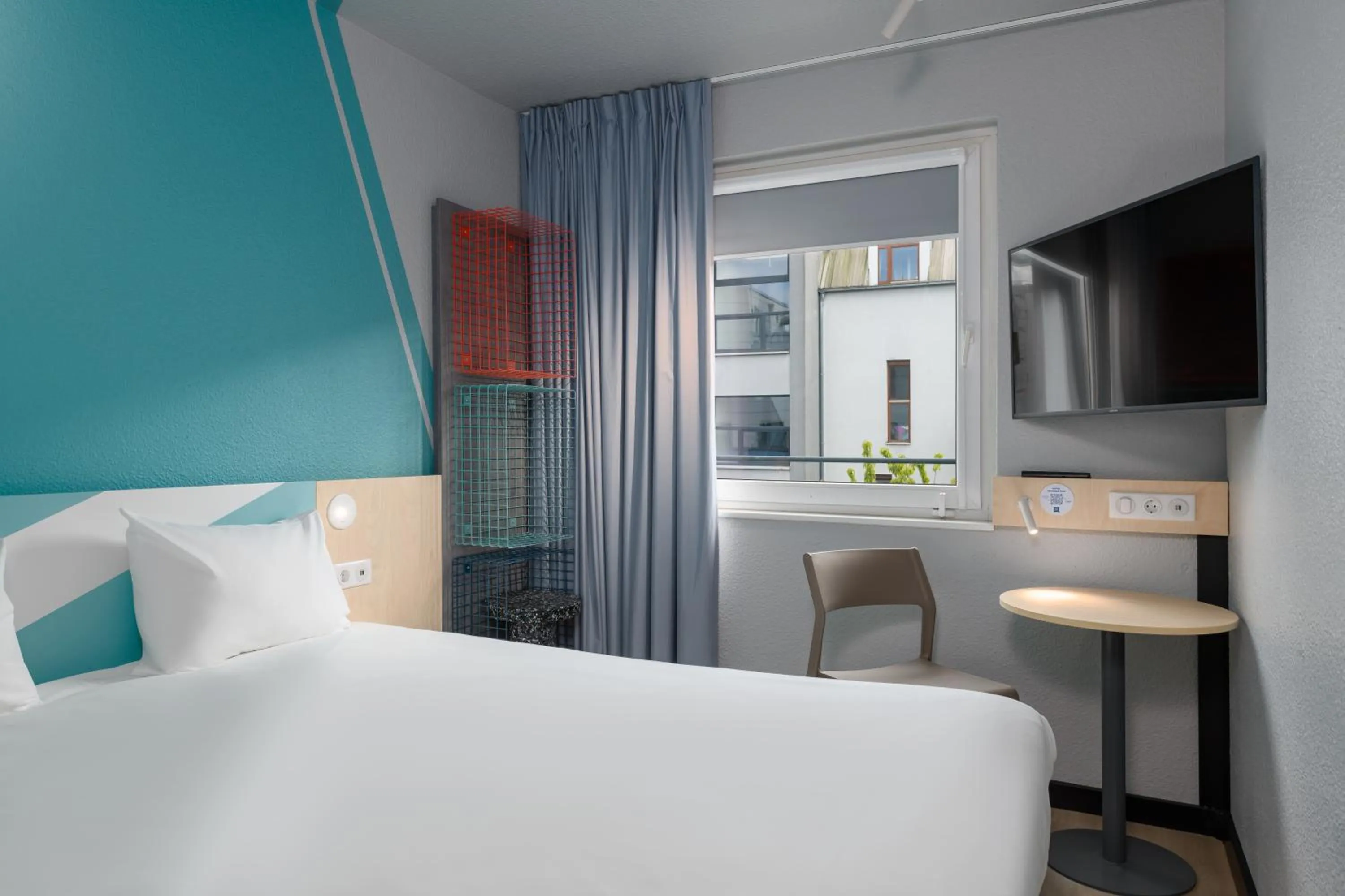 Photo of the whole room, Bed in ibis budget Hamburg St Pauli Messe - neu renoviert