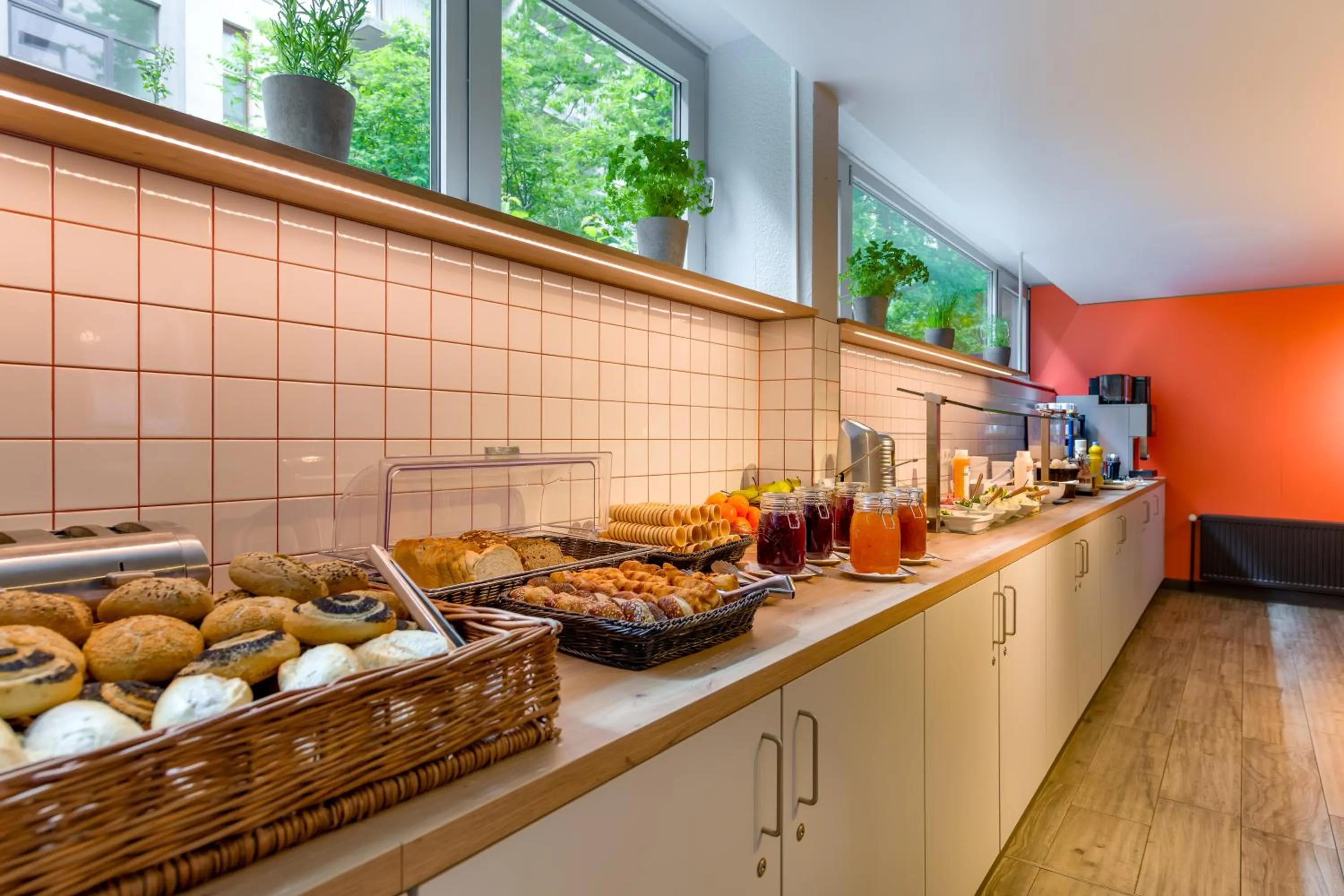 Buffet breakfast in ibis budget Hamburg St Pauli Messe - neu renoviert