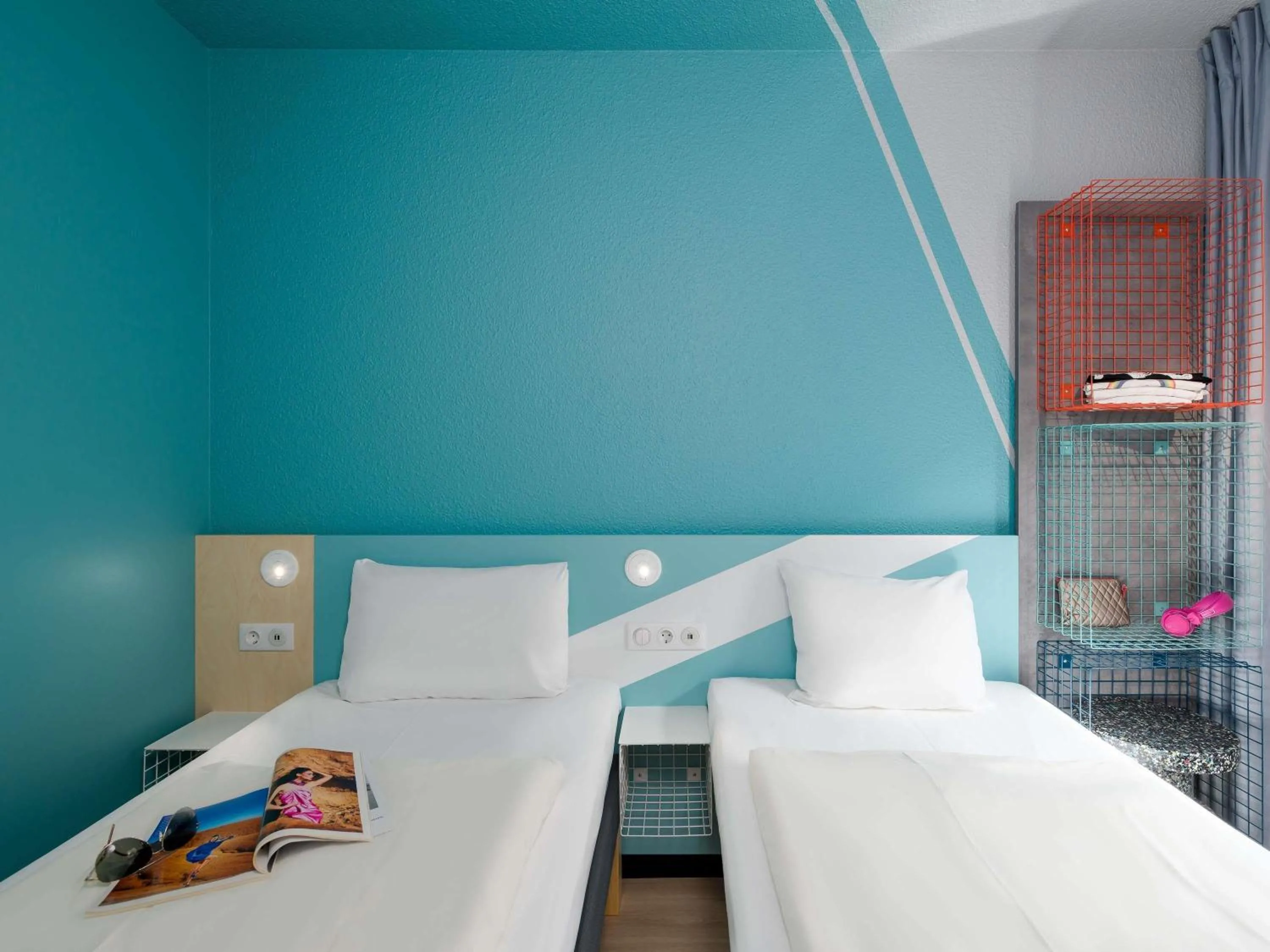 Bedroom, Bed in ibis budget Hamburg St Pauli Messe - neu renoviert