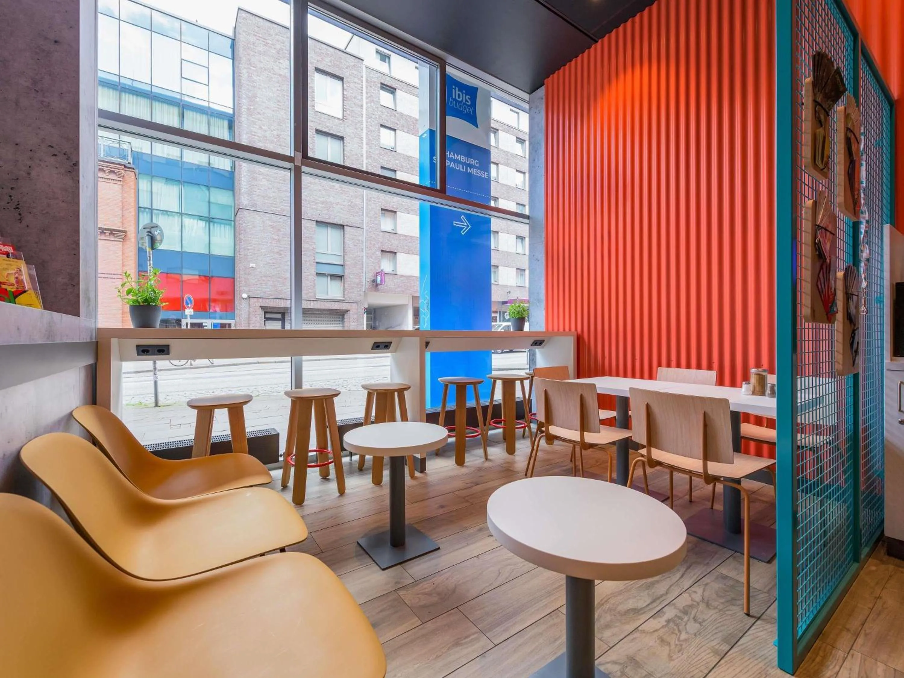 Property building in ibis budget Hamburg St Pauli Messe - neu renoviert