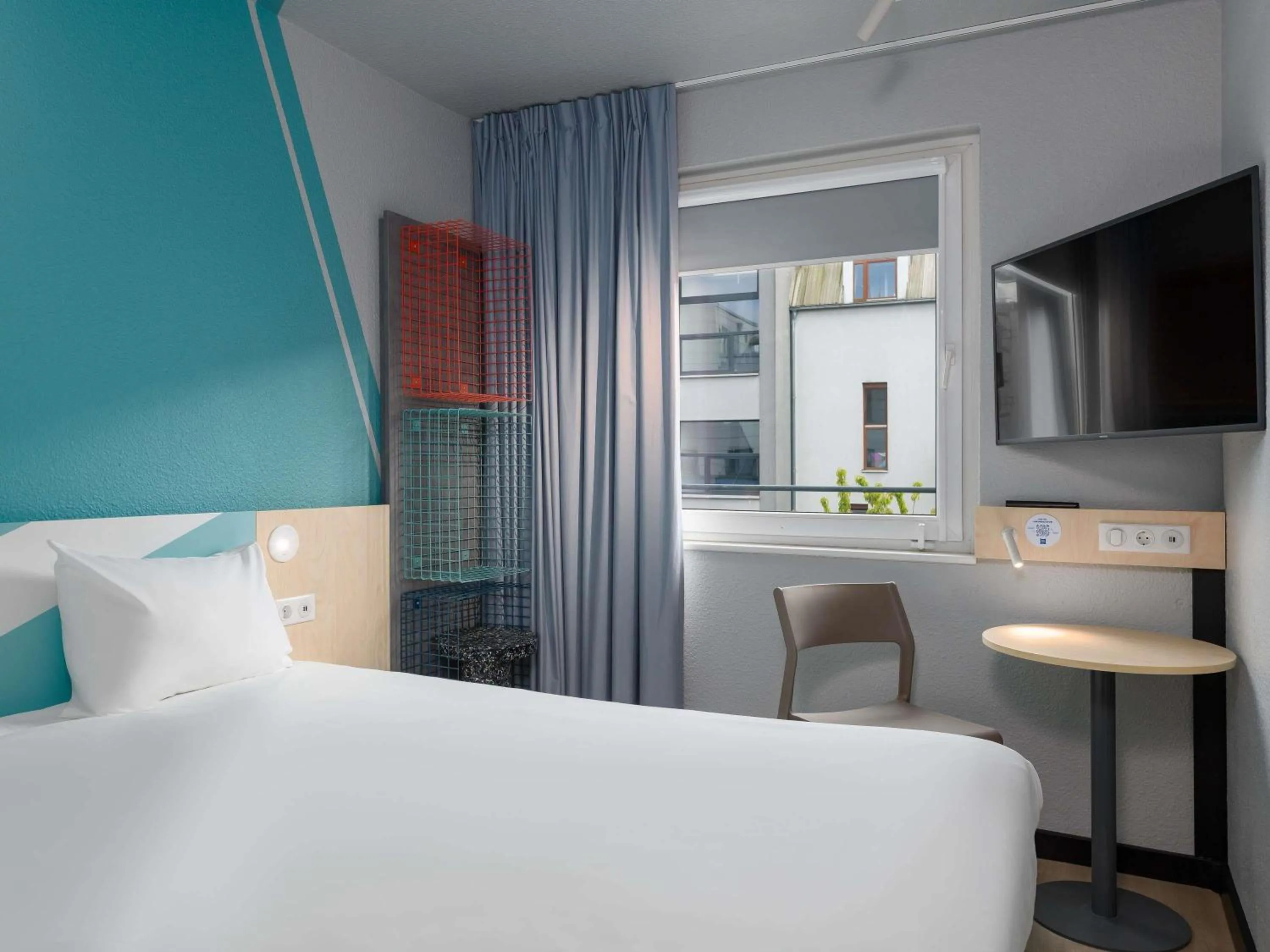 Bedroom, Bed in ibis budget Hamburg St Pauli Messe - neu renoviert