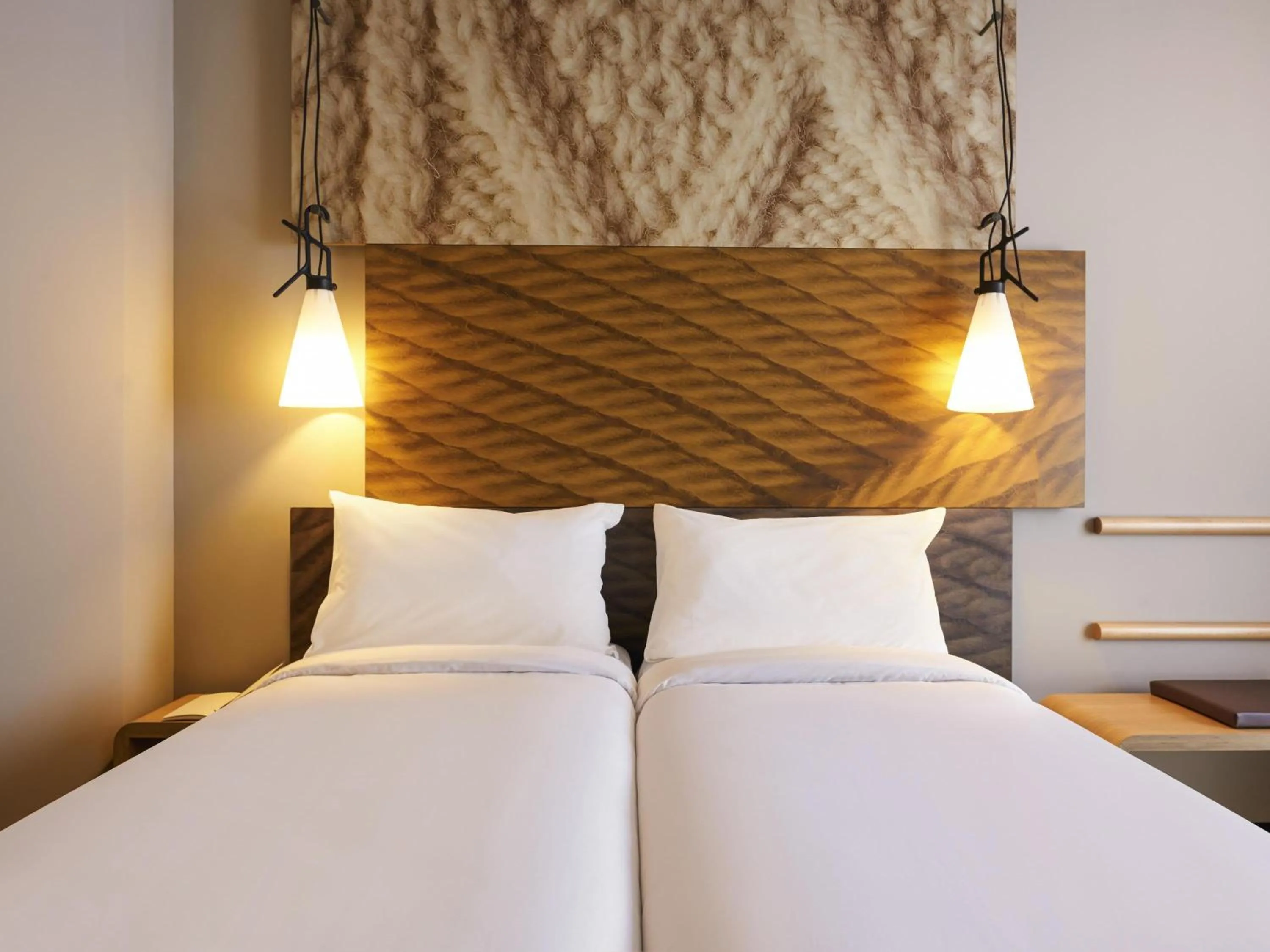 Bedroom, Bed in ibis Jerusalem city Center - An AccorHotels Brand