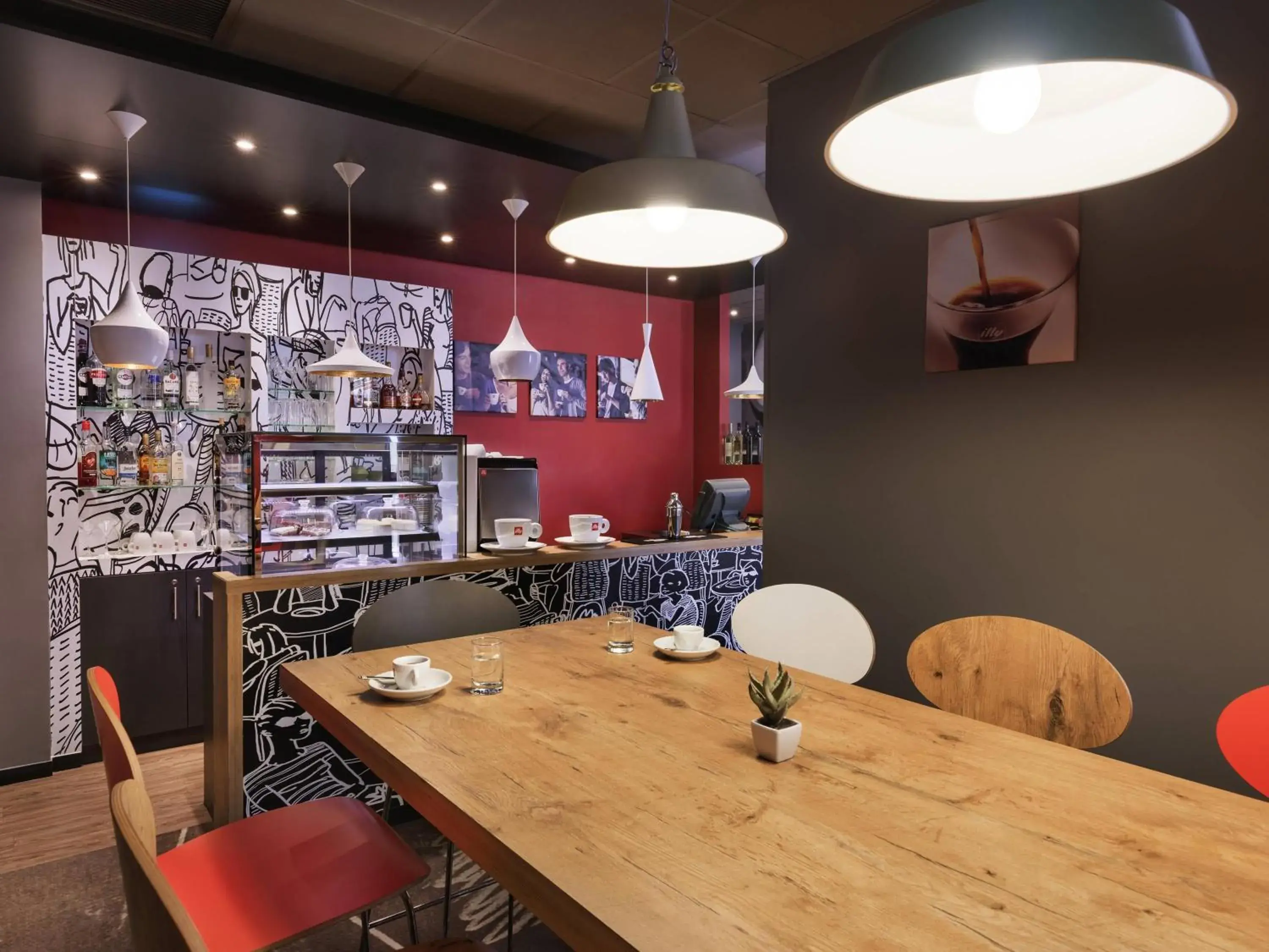 Lounge or bar in ibis Jerusalem city Center - An AccorHotels Brand Lounge or bar in ibis Jerusalem city Center - An AccorHotels Brand