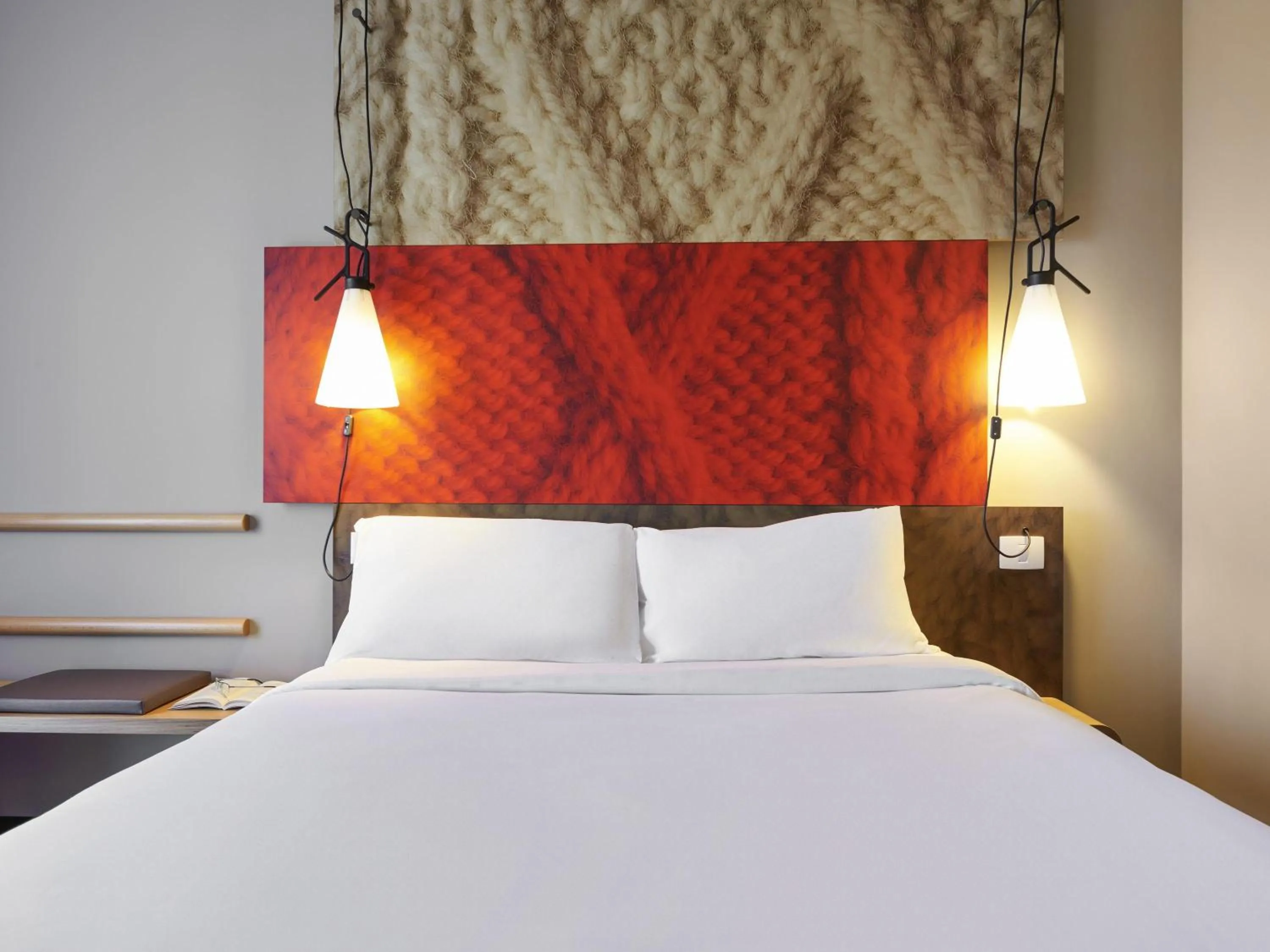 Bedroom, Bed in ibis Jerusalem city Center - An AccorHotels Brand