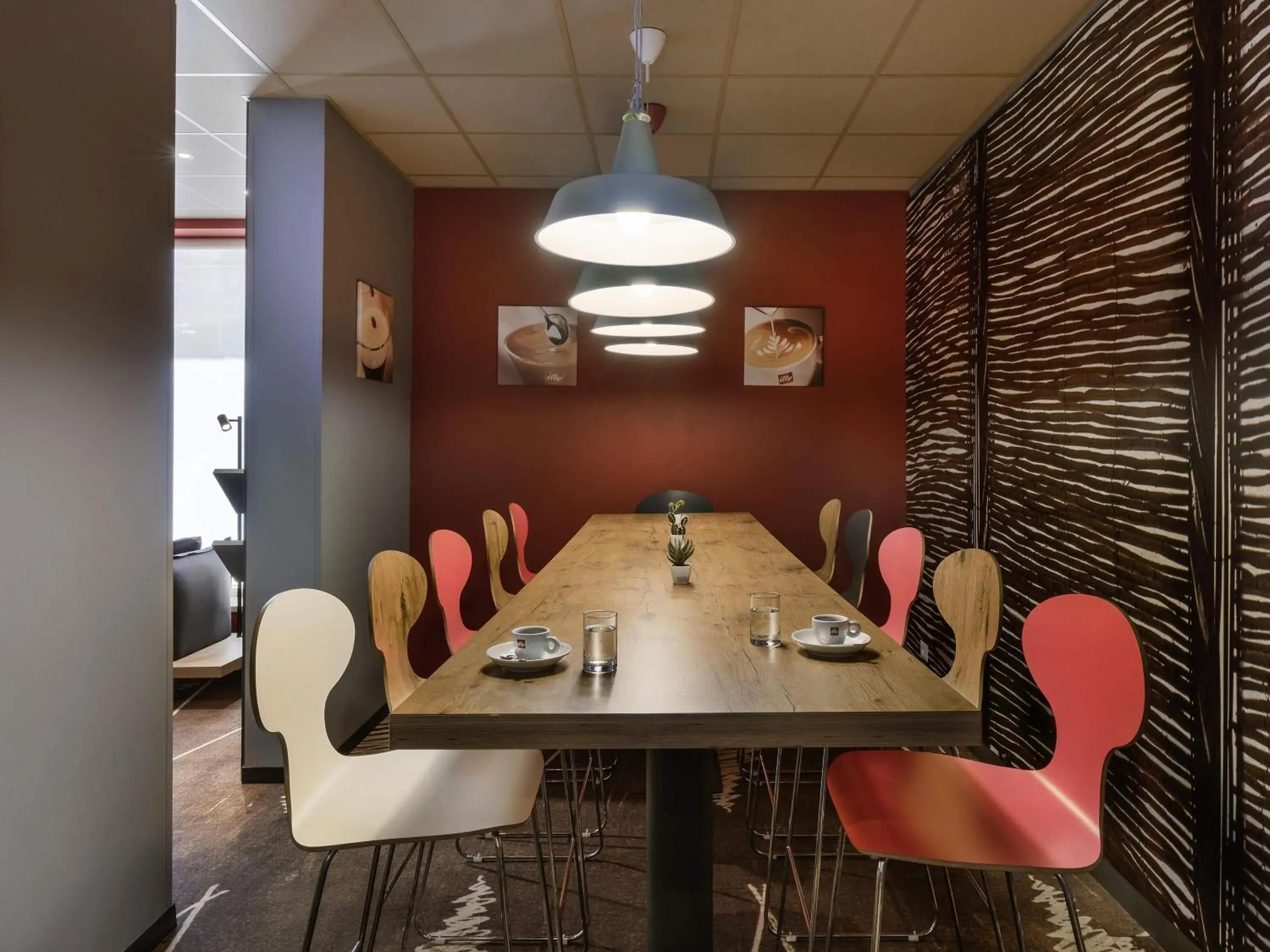 Lounge or bar in ibis Jerusalem city Center - An AccorHotels Brand Lounge or bar in ibis Jerusalem city Center - An AccorHotels Brand