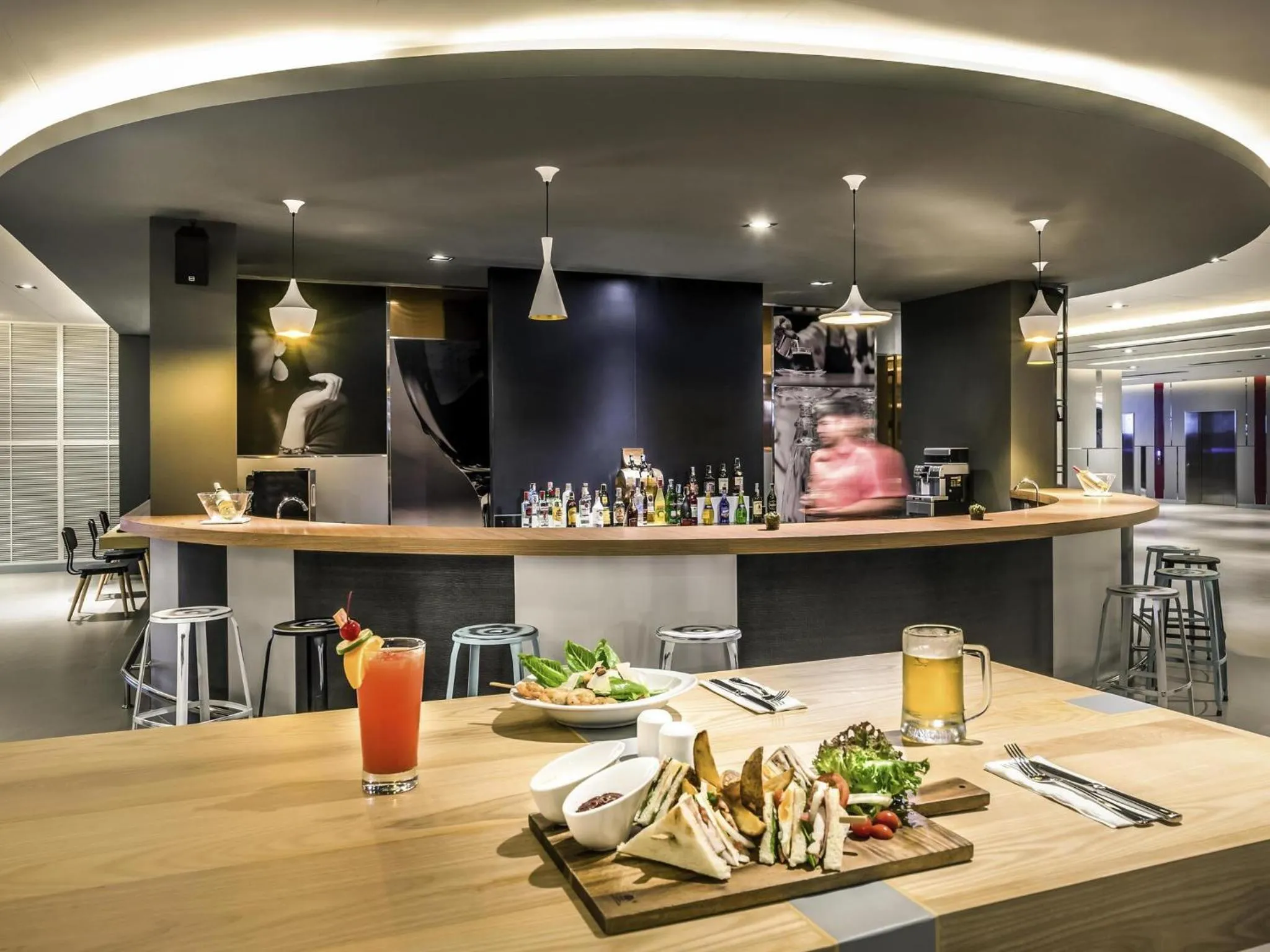 Lounge or bar in ibis Bangkok IMPACT