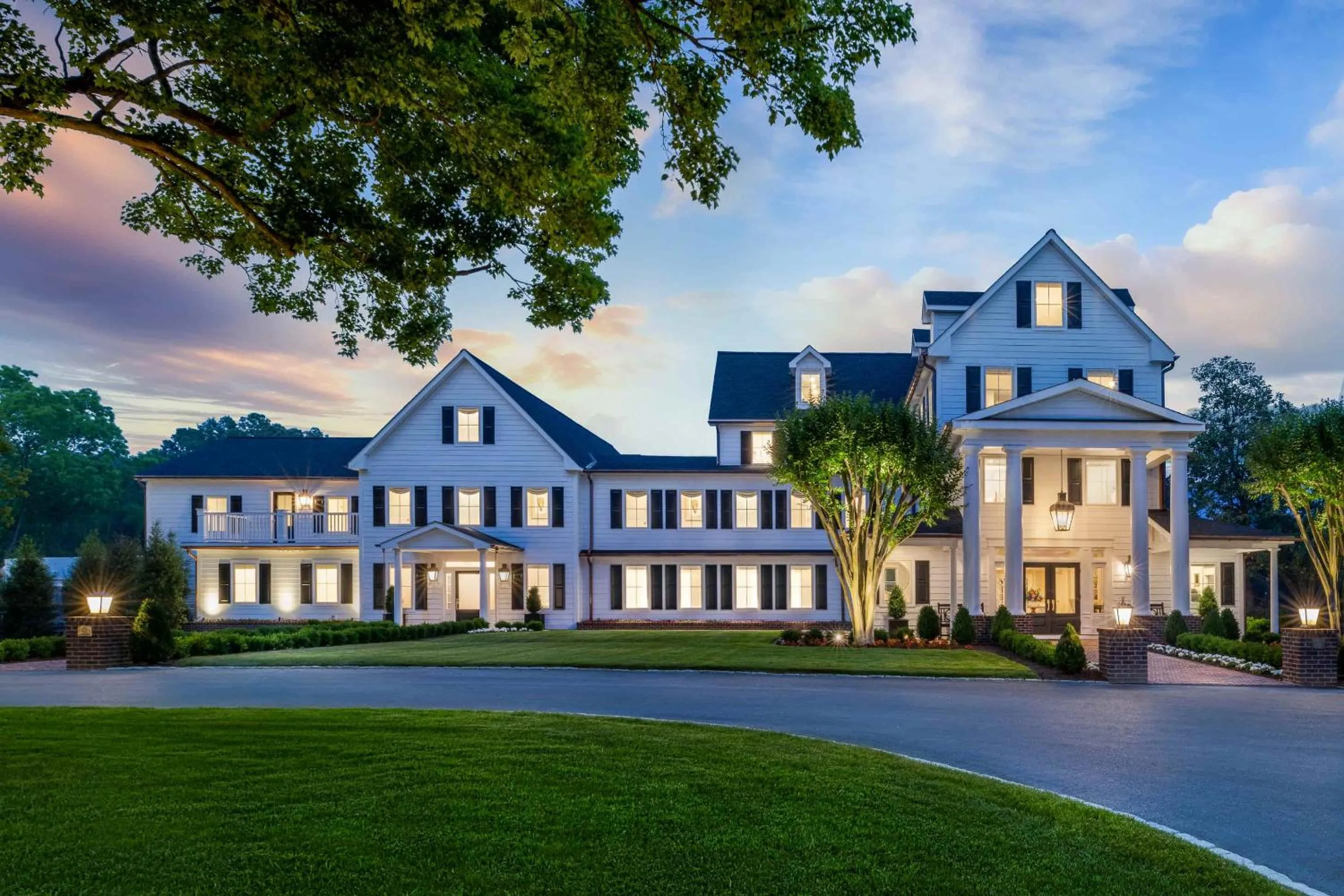 The Oaks Waterfront Hotel