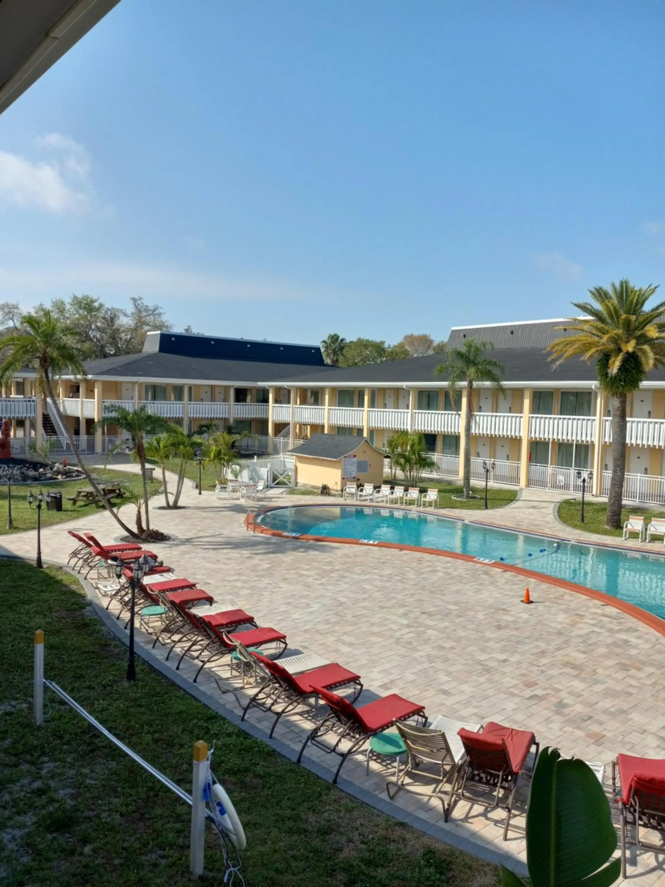 Swimming pool in Rodeway Inn