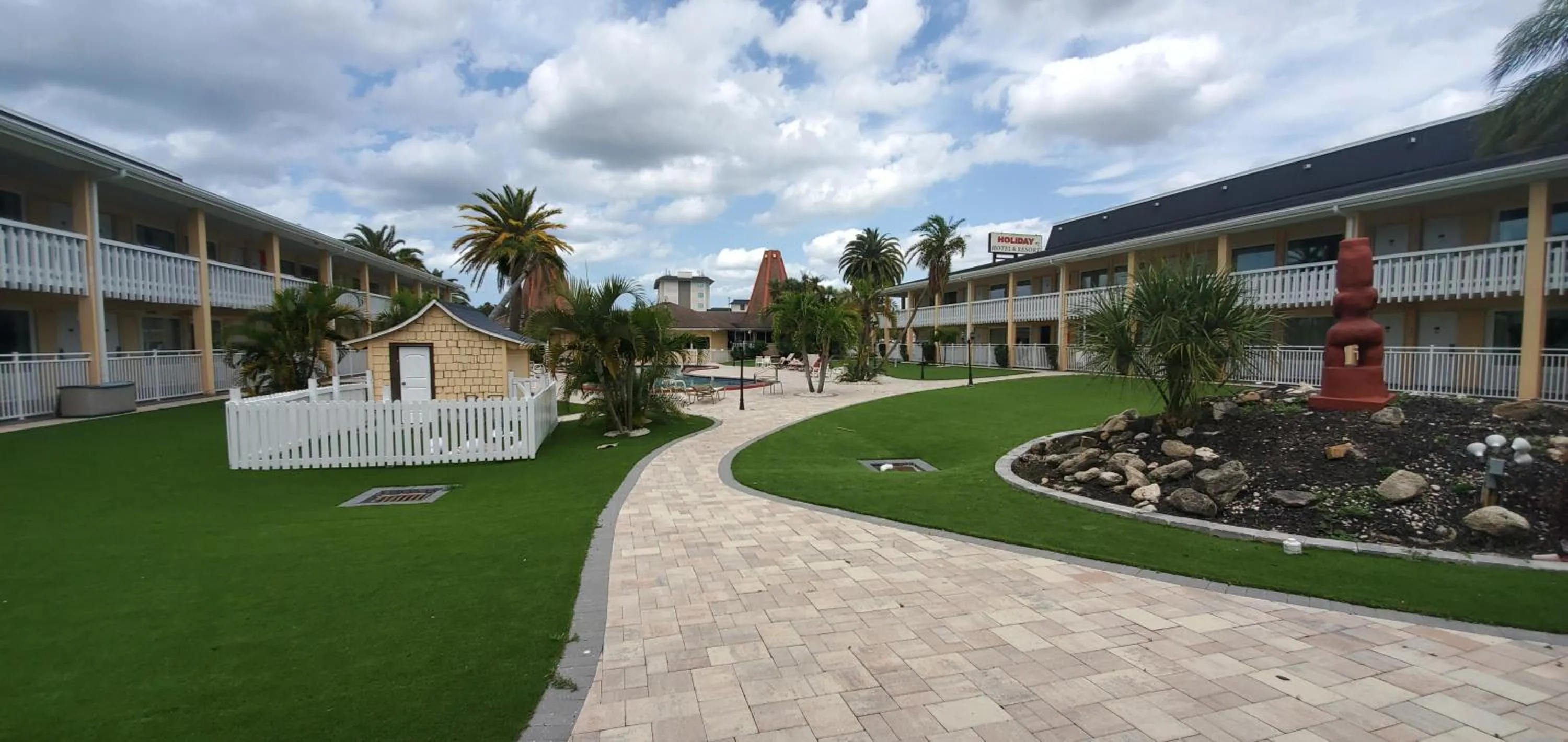 Swimming pool in Rodeway Inn