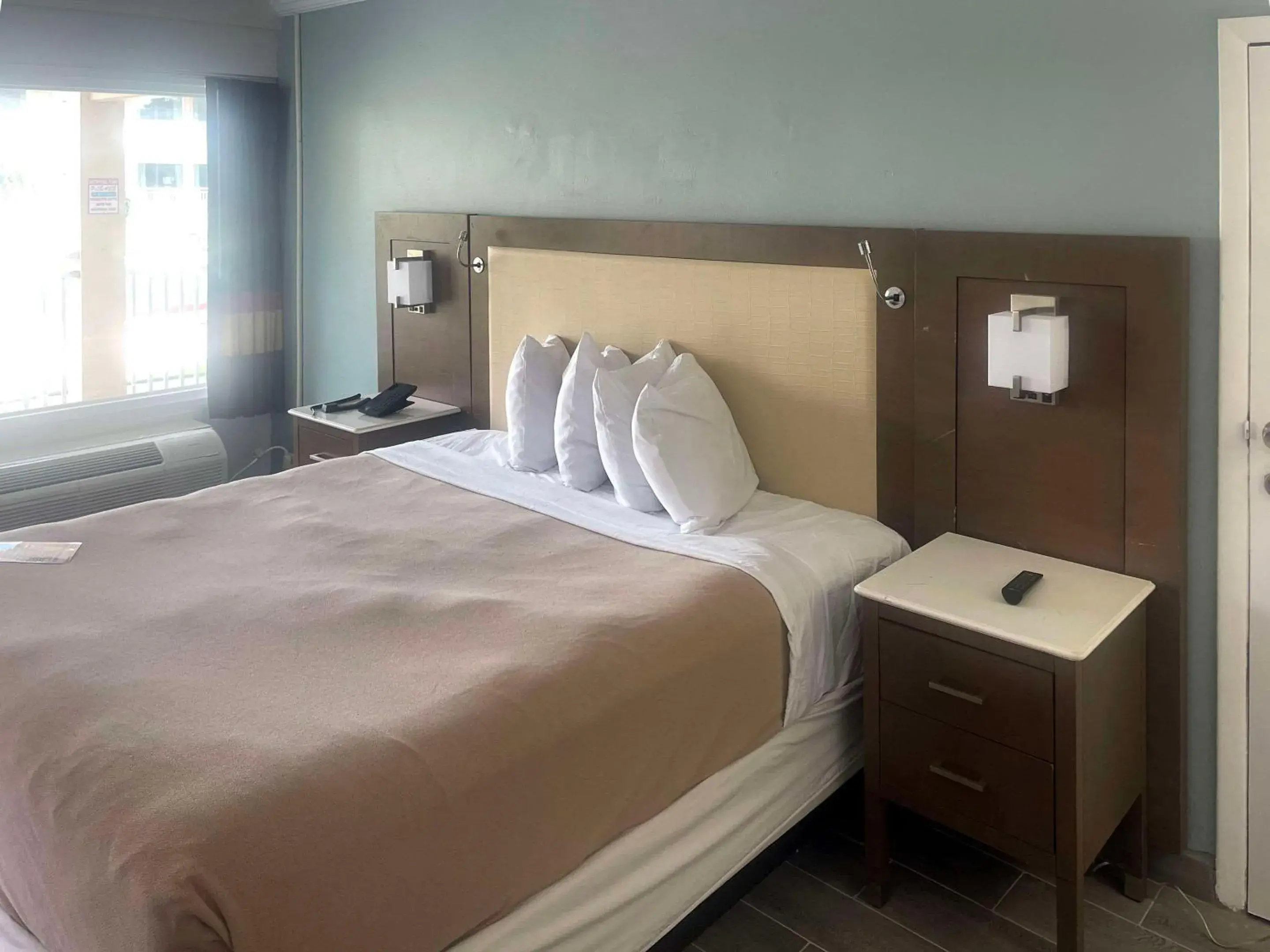 Bedroom, Bed in Rodeway Inn Bedroom, Bed in Rodeway Inn