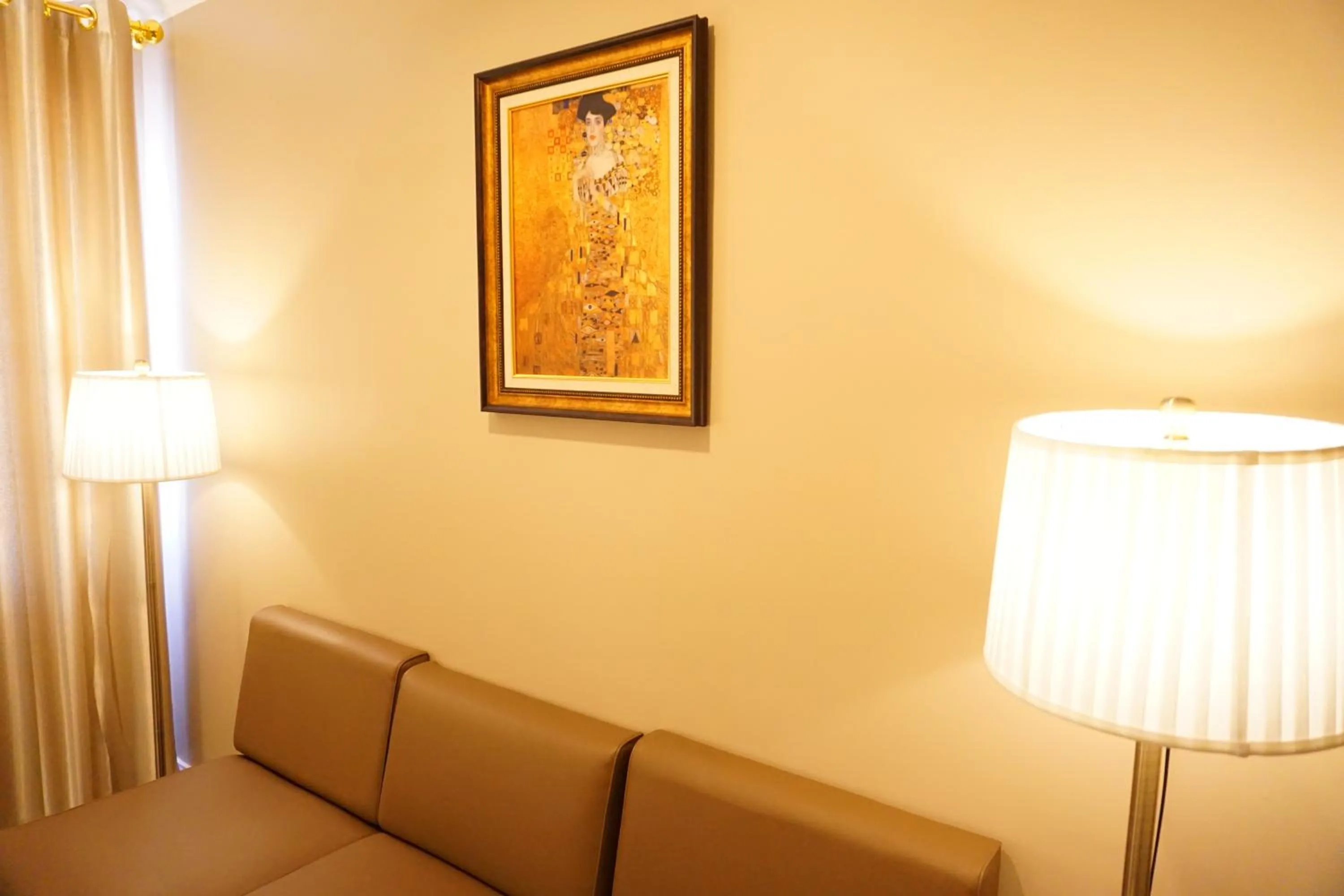 Living room in Taris Art Hotel Phrae