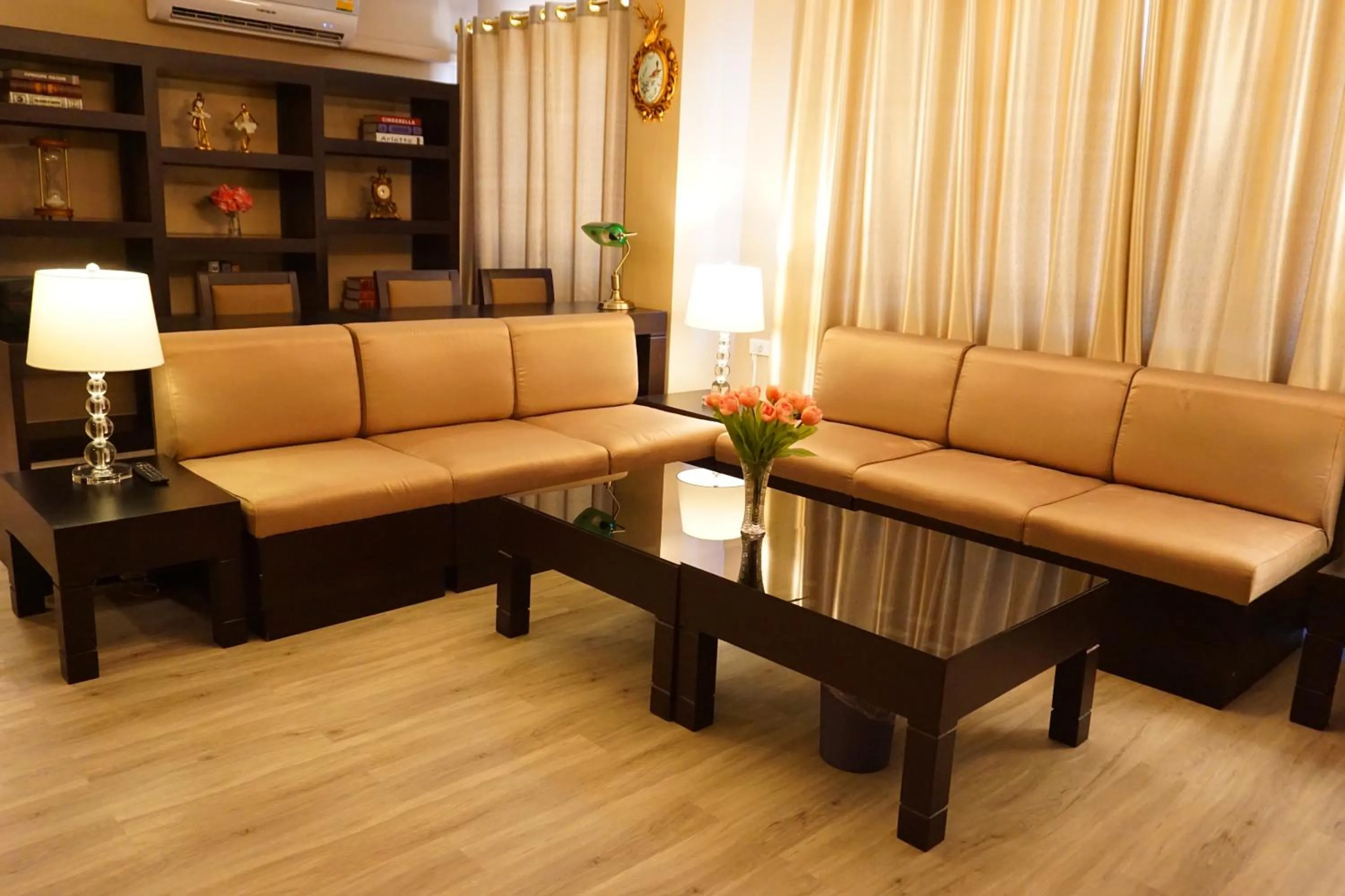 Living room in Taris Art Hotel Phrae