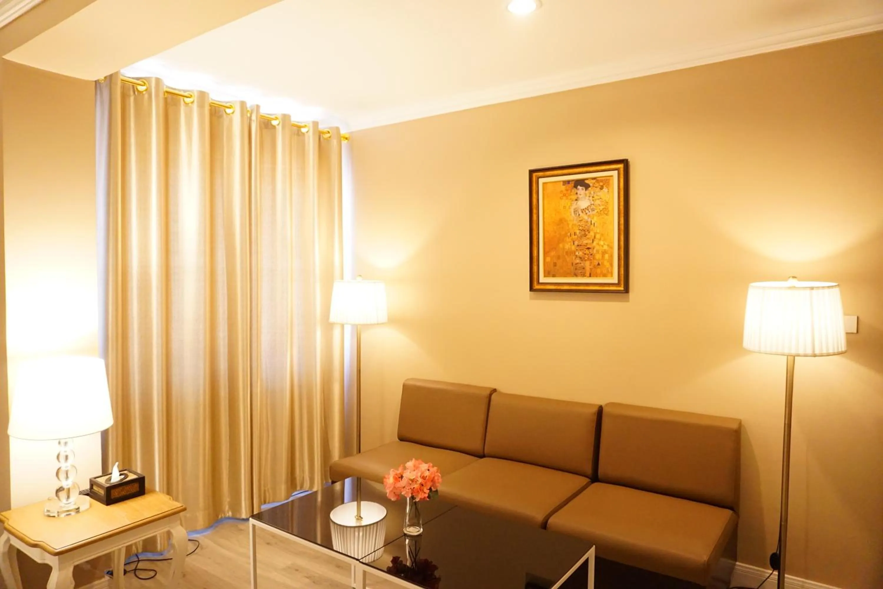 Living room in Taris Art Hotel Phrae