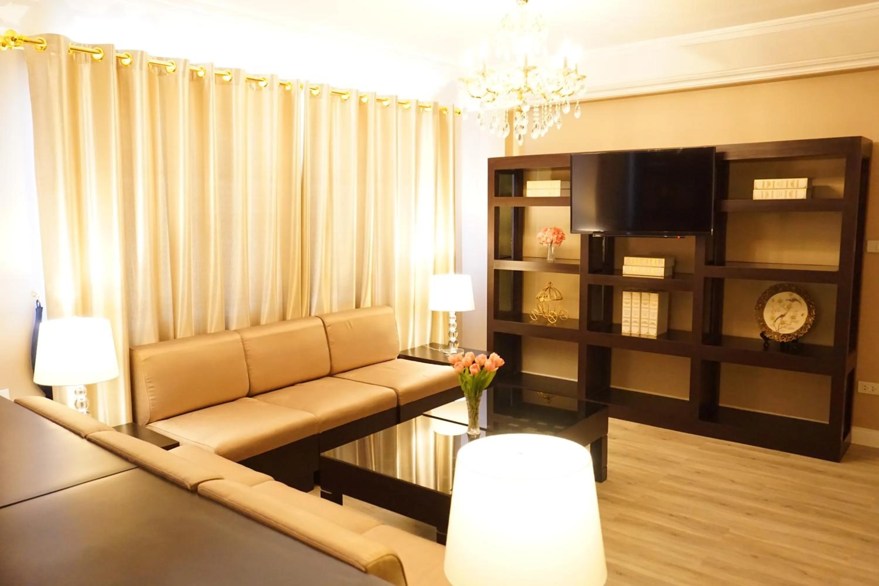 Living room in Taris Art Hotel Phrae
