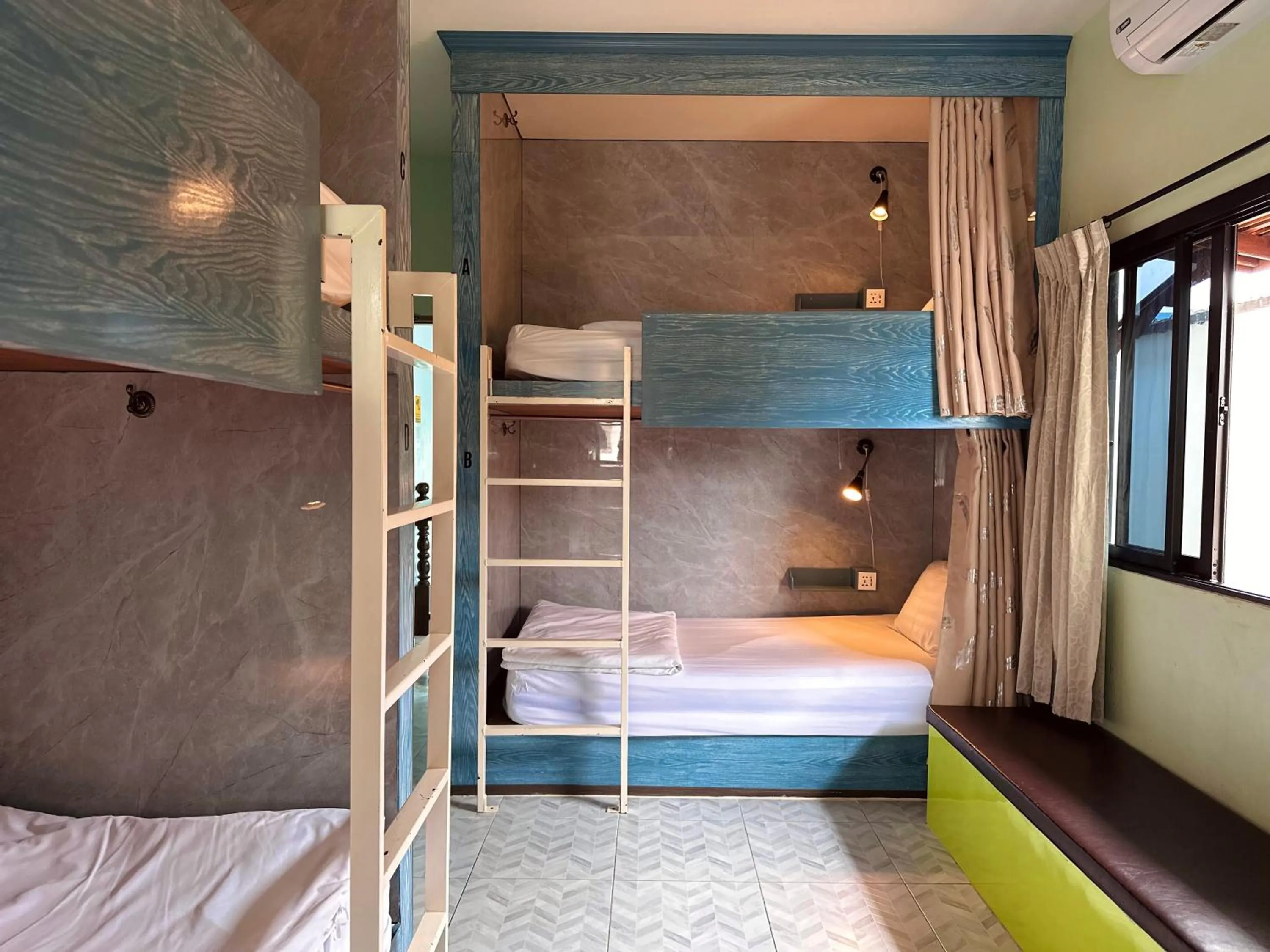Bed in 4-Bed Mixed Dormitory Room with Shared Bathroom in The Luna