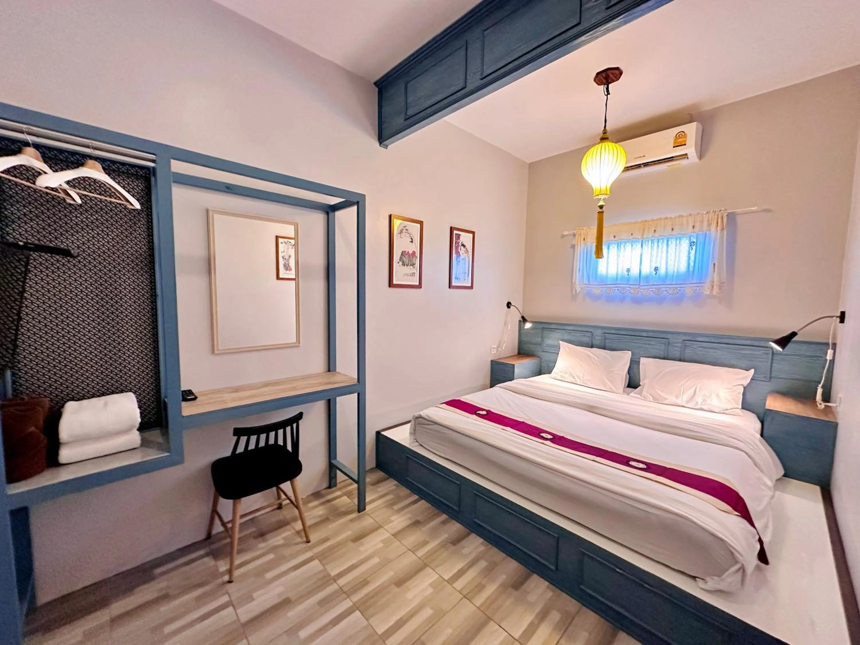 Deluxe King Room with Shared Bathroom in The Luna