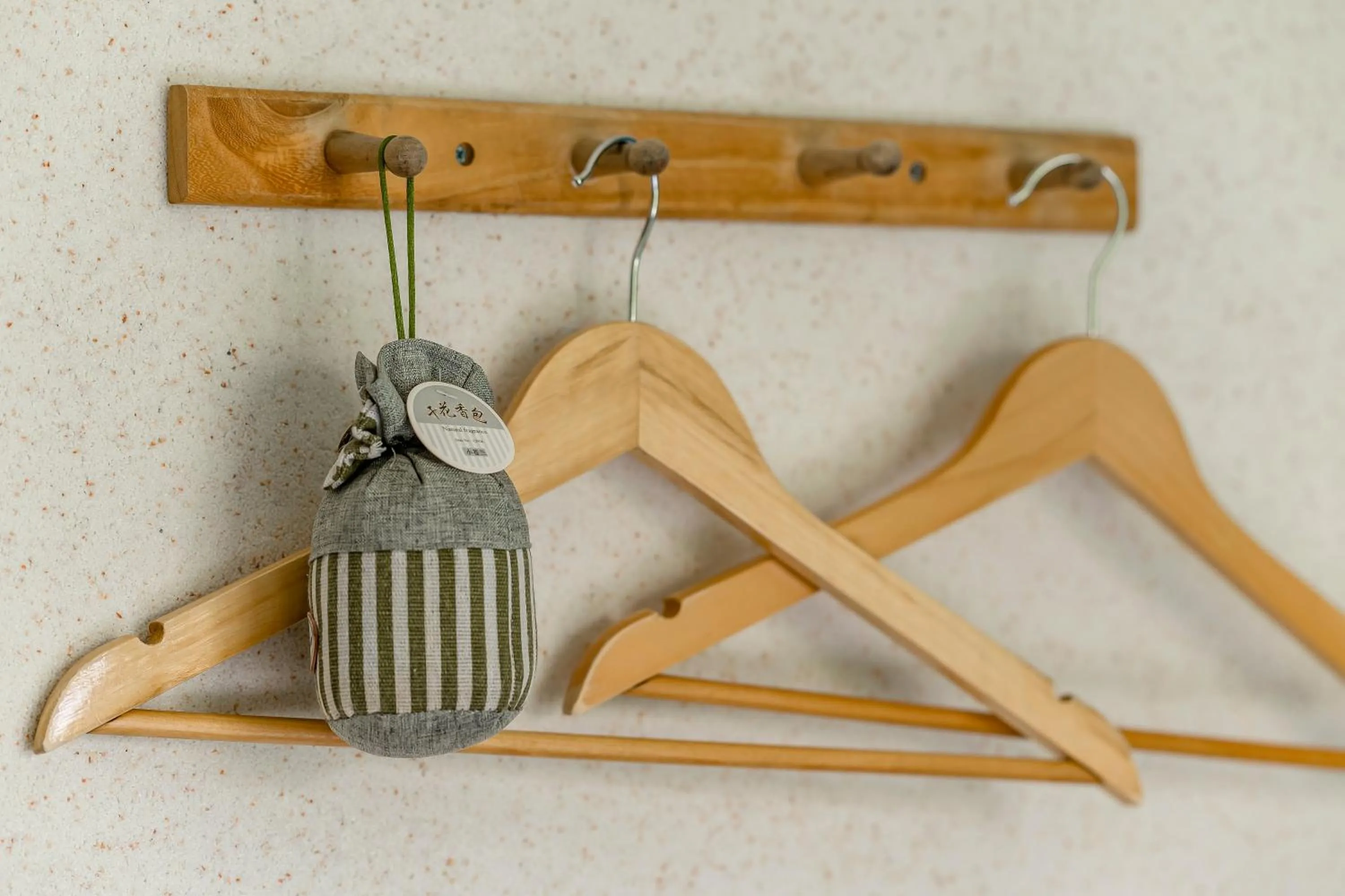wardrobe in Bo Ya Homestay