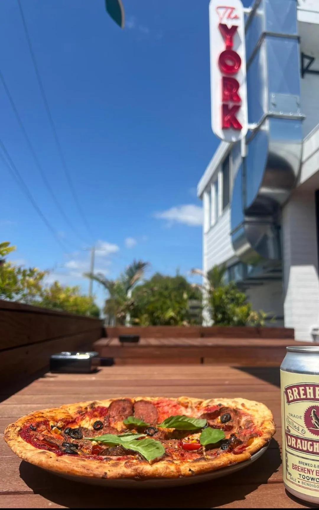 Restaurant/places to eat in m hotel