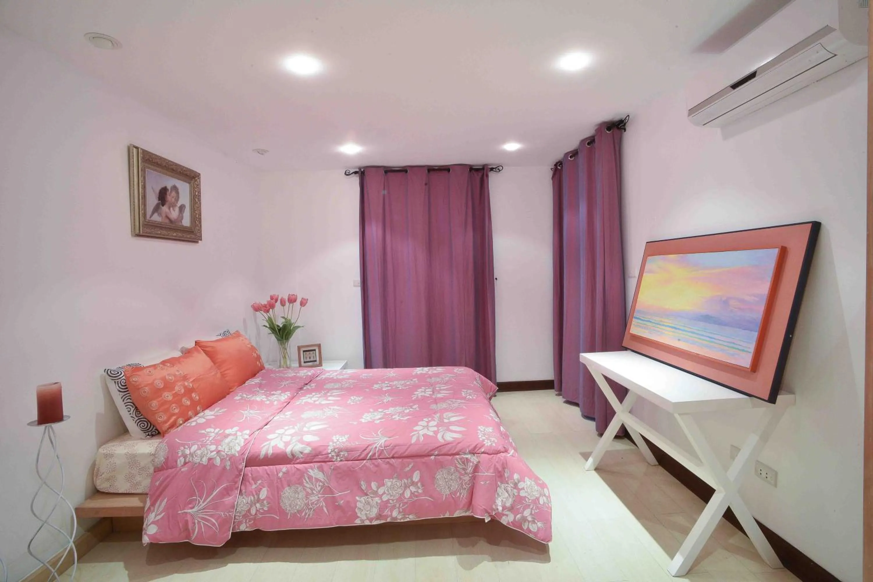 Bedroom, Bed in Dar's Haven Cha-Am