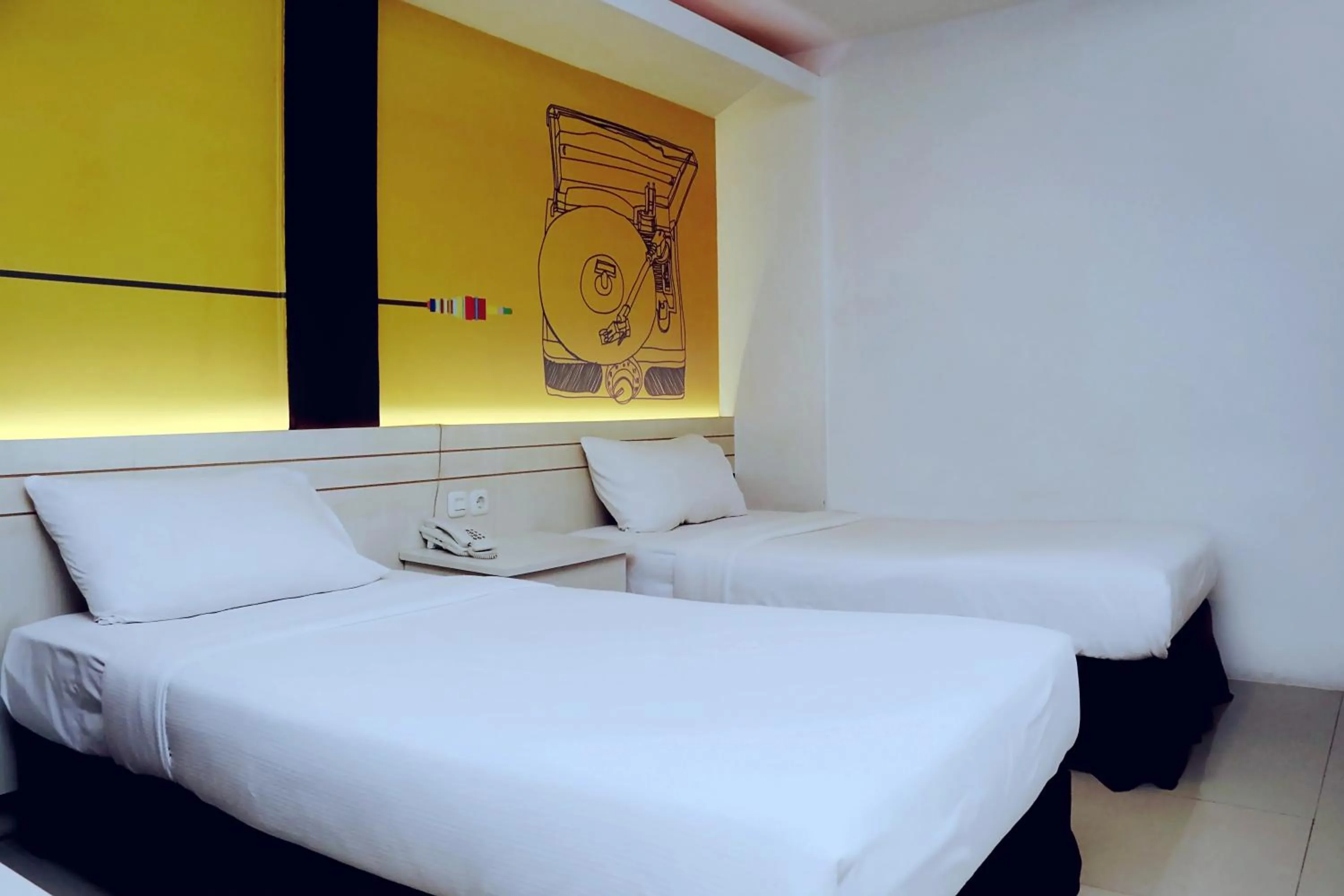 Bed in Front One Inn Sidoarjo