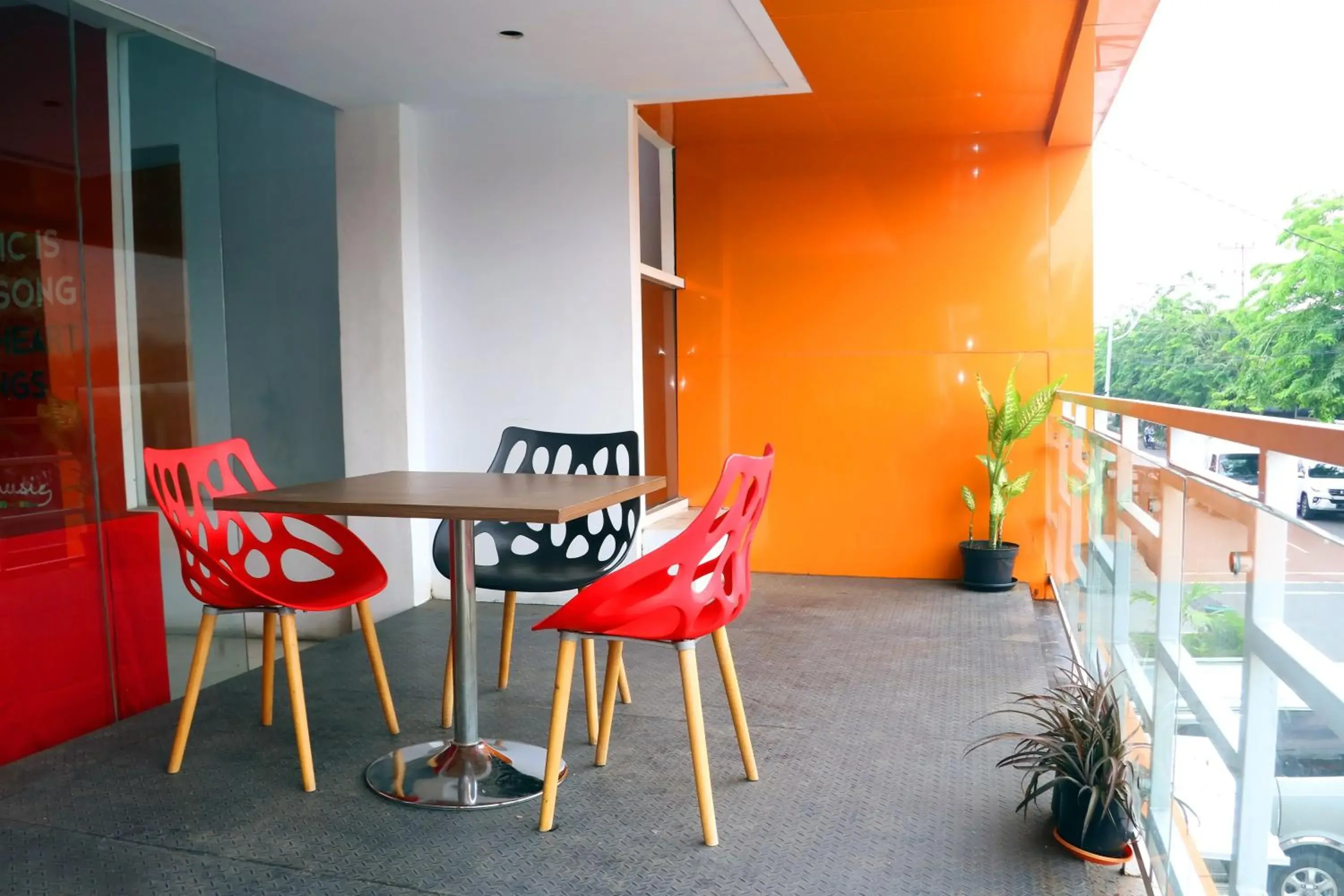 Balcony/Terrace in Front One Inn Sidoarjo Balcony/Terrace in Front One Inn Sidoarjo