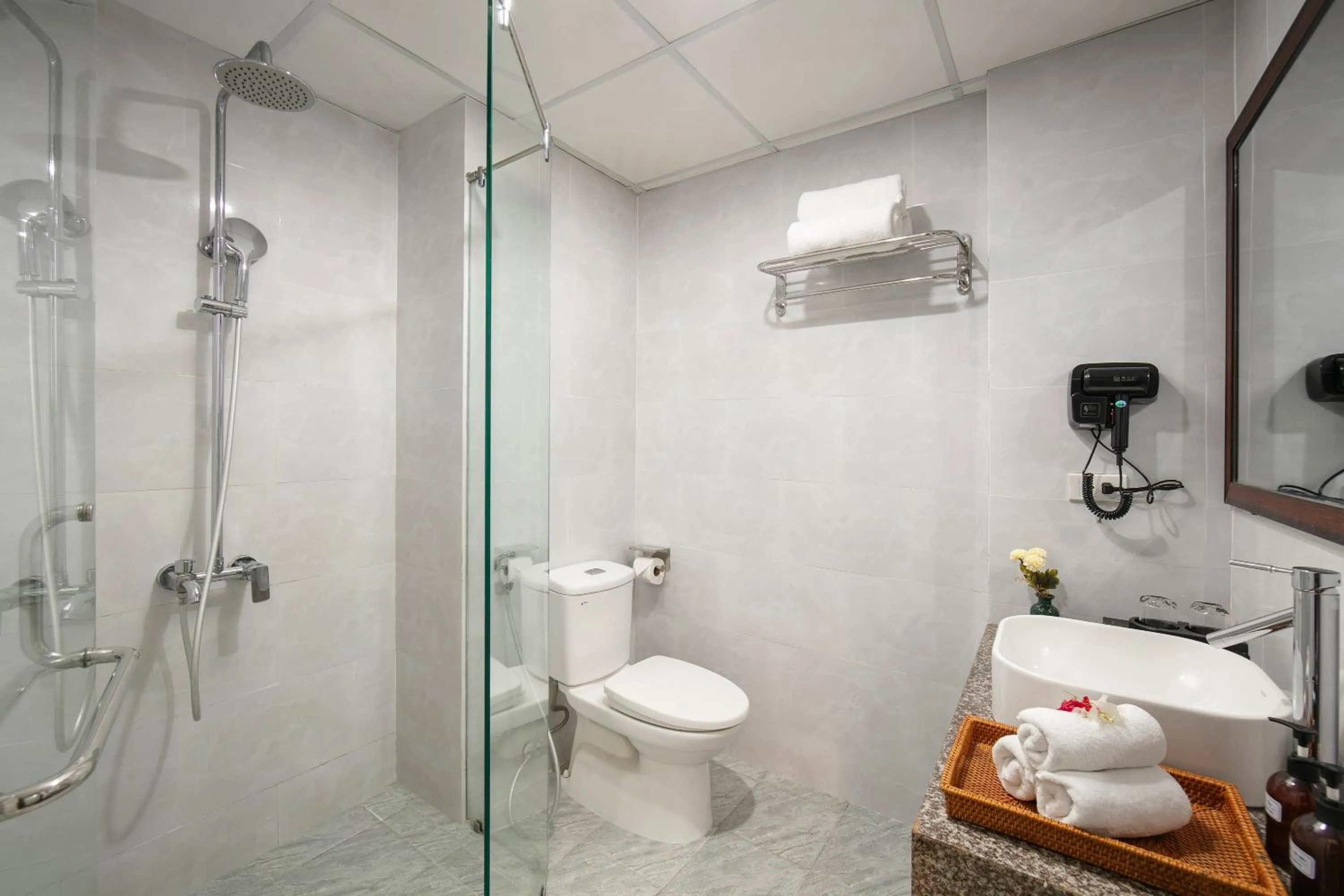 Shower in Hoi An Rose Garden Hotel