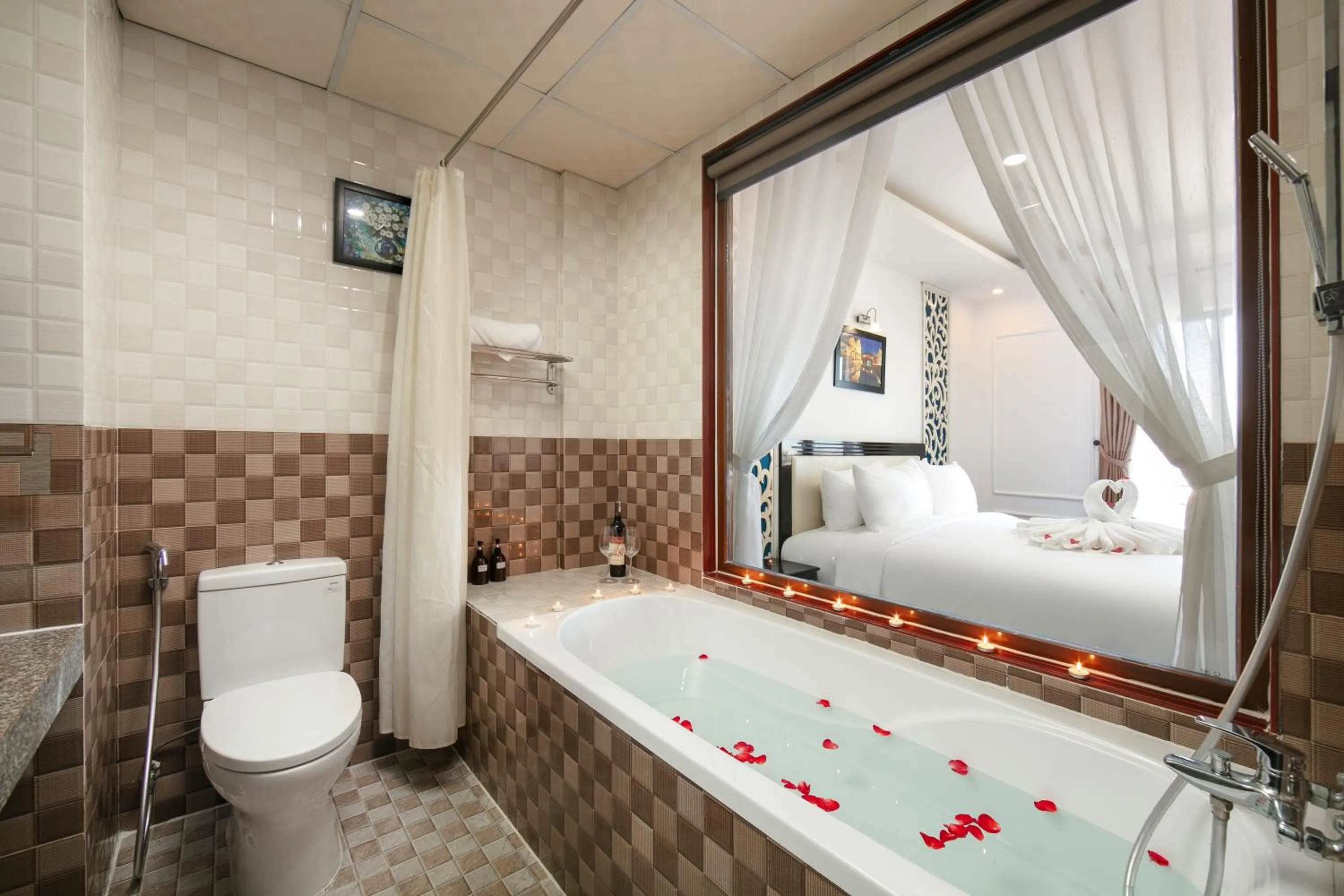 Toilet, Bed in Hoi An Rose Garden Hotel