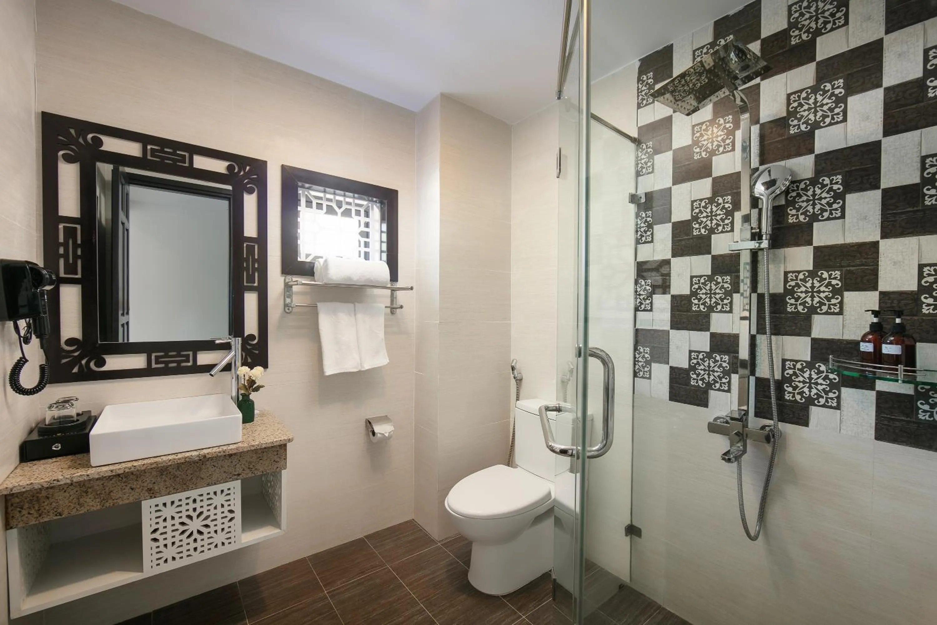 Shower in Hoi An Rose Garden Hotel