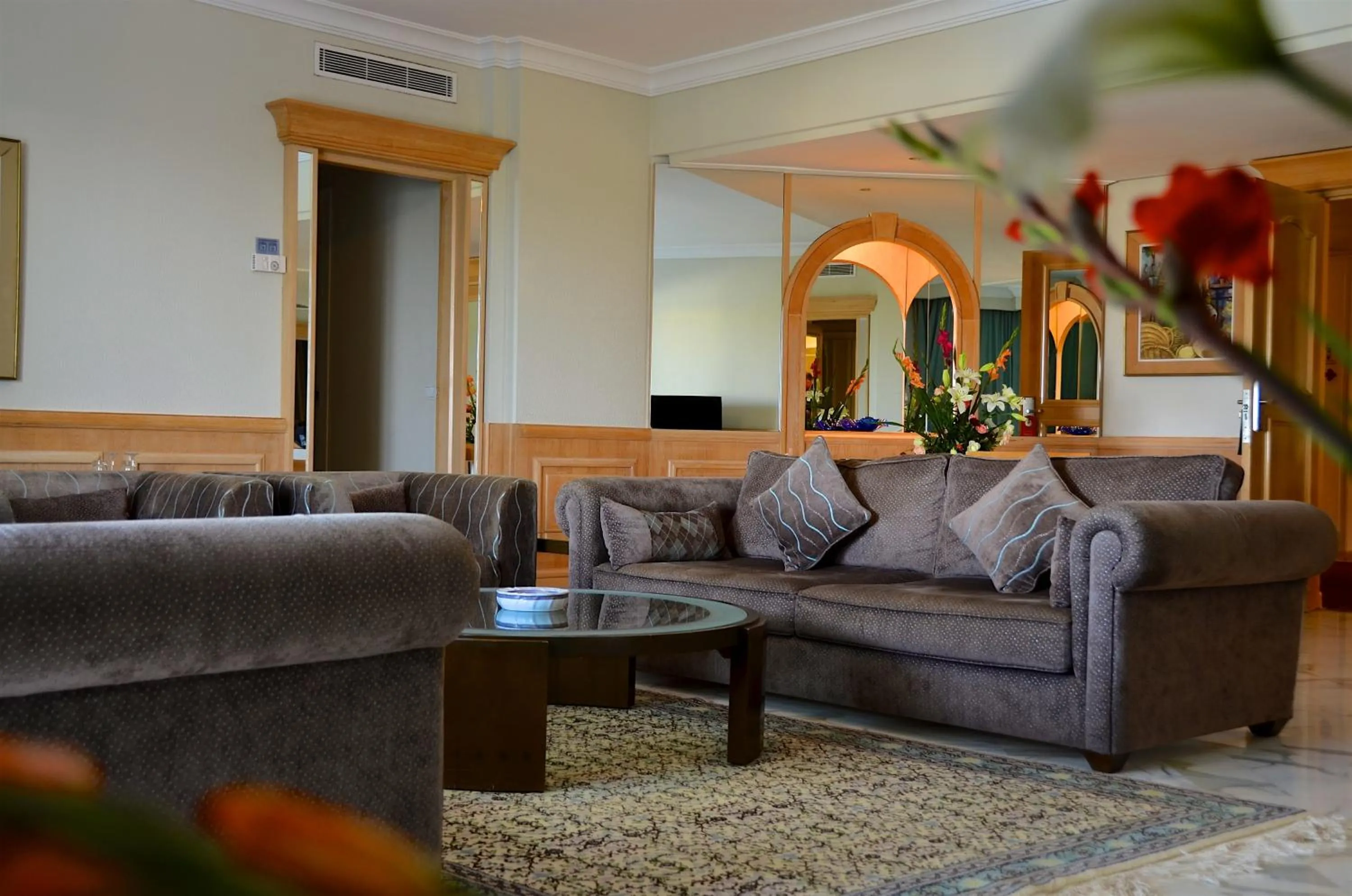 Shower in Royal Garden Palace - Families and Couples