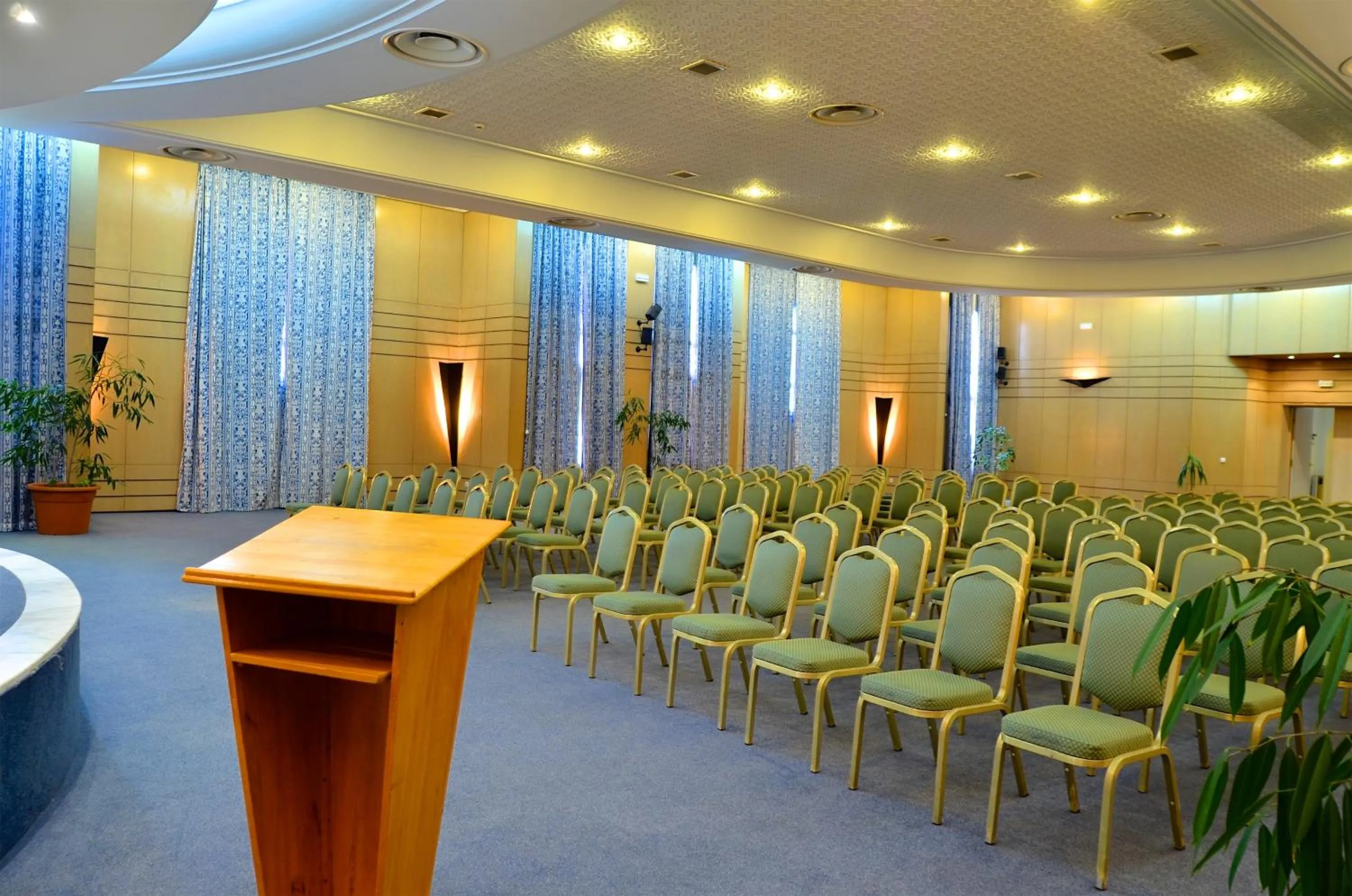 Banquet/Function facilities in Royal Garden Palace - Families and Couples