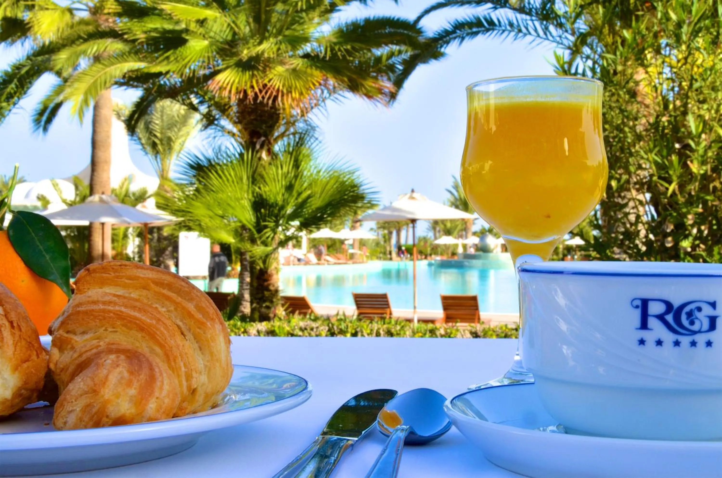 Patio in Royal Garden Palace - Families and Couples