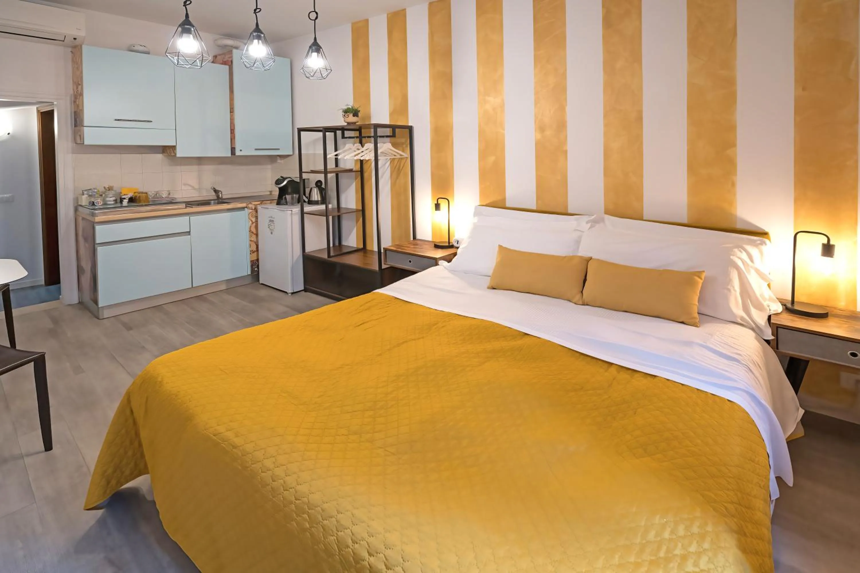 View (from property/room), Bed in Giardino Giusti House & Court