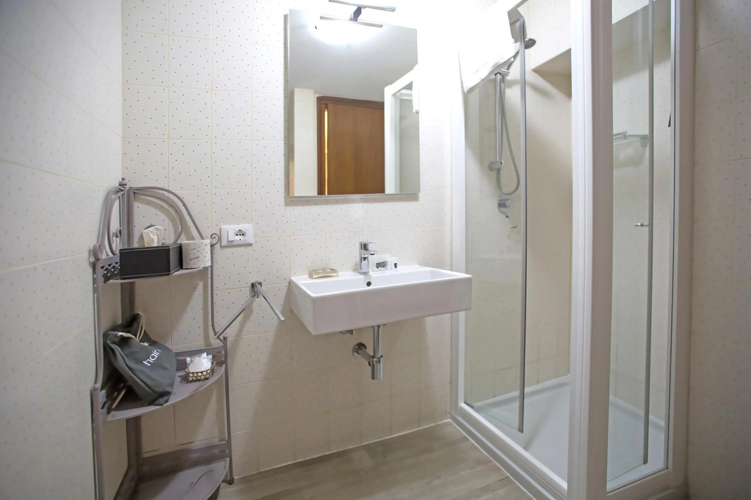 Shower in Giardino Giusti House & Court