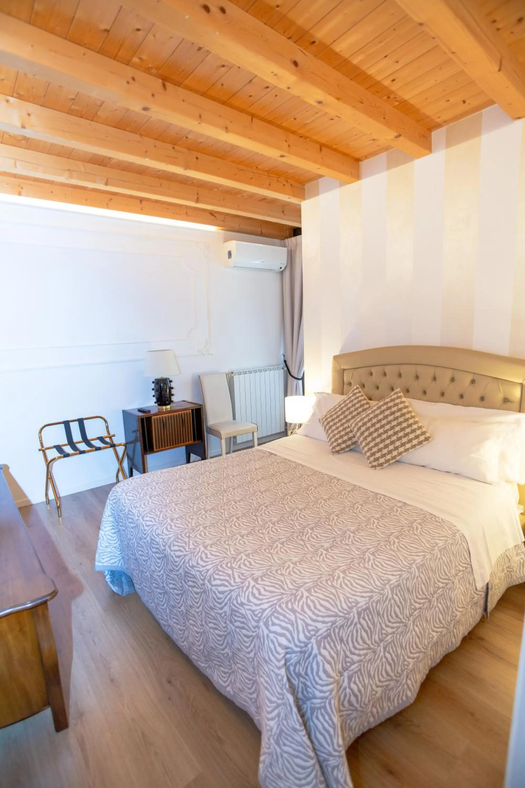 Photo of the whole room, Bed in Giardino Giusti House & Court