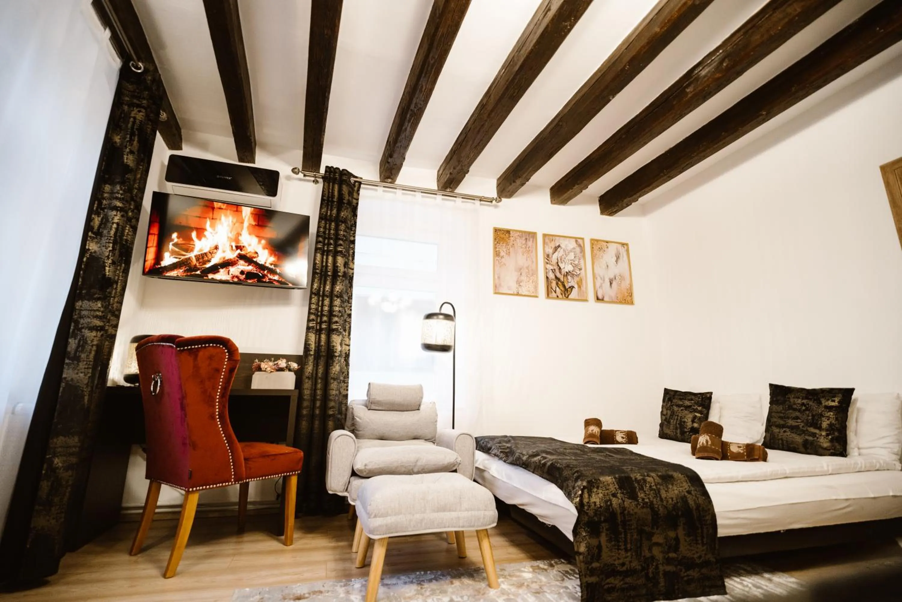 Photo of the whole room, Bed in Hermannstadt House