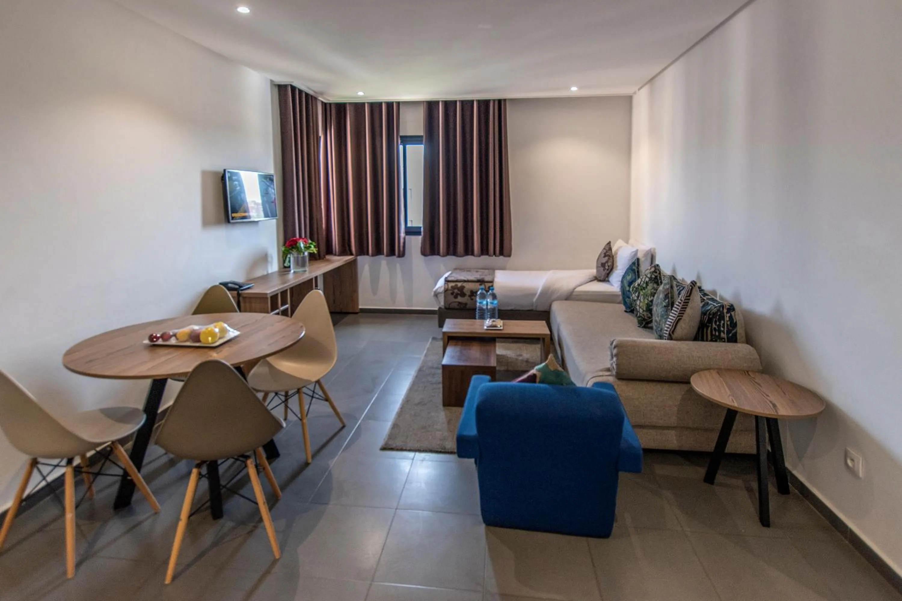 Communal lounge/ TV room in Wazo Appart-Hôtel