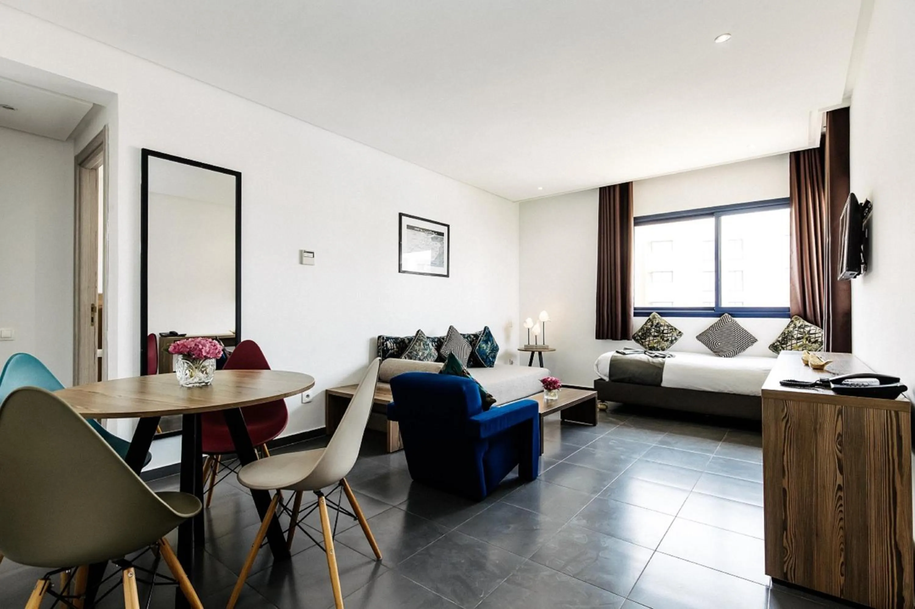 Living room, Bed in Wazo Appart-Hôtel