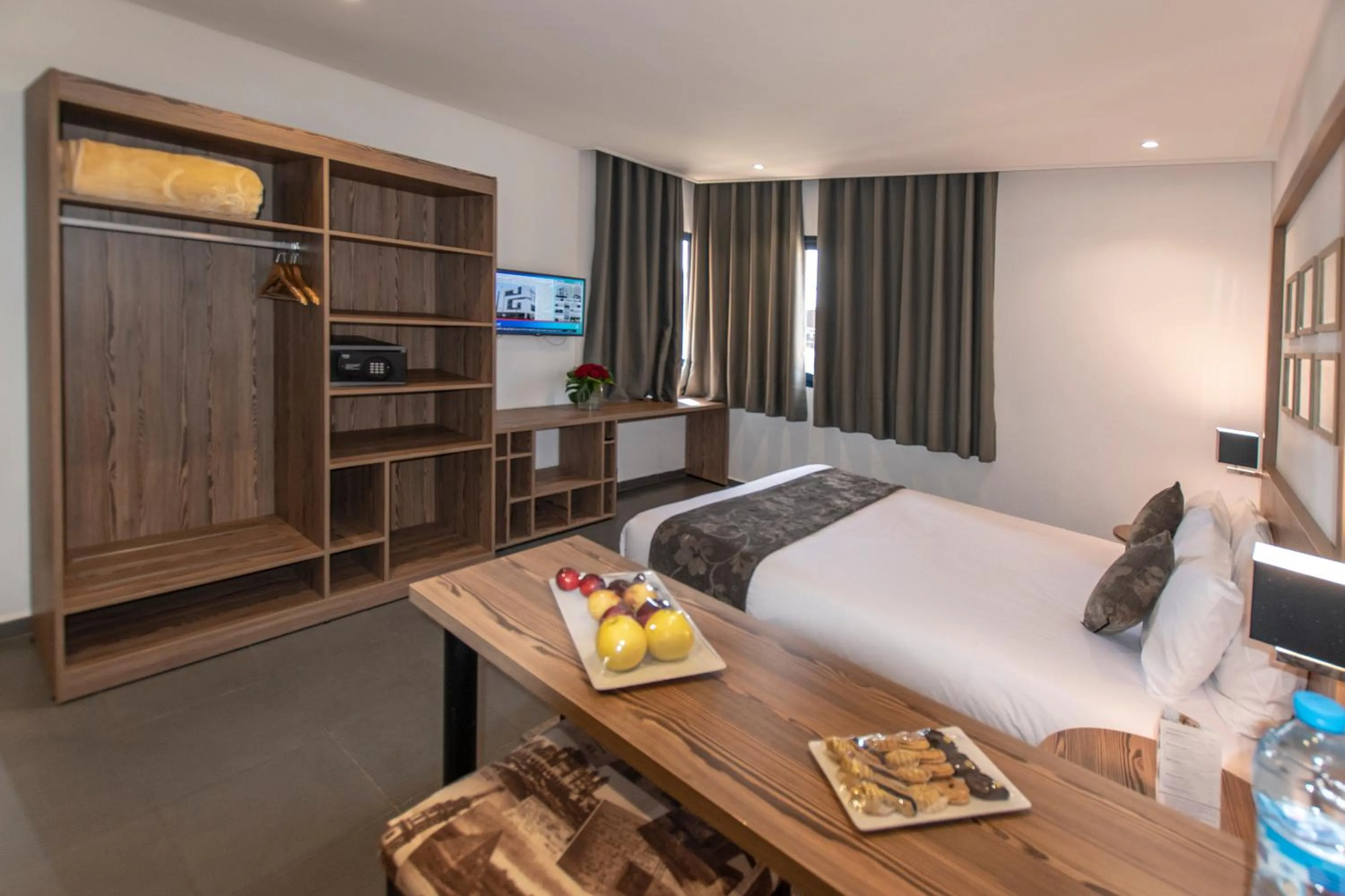 Photo of the whole room, Bed in Wazo Appart-Hôtel